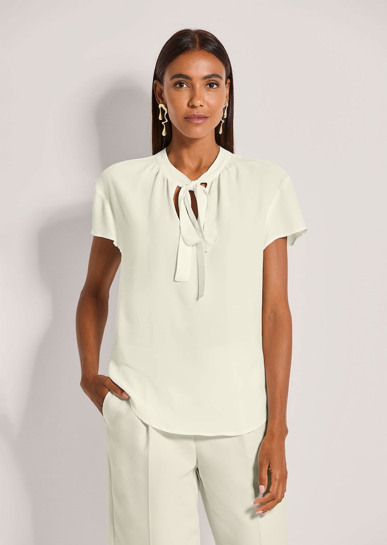 Bluse mit Bindeband und Flügelärmeln