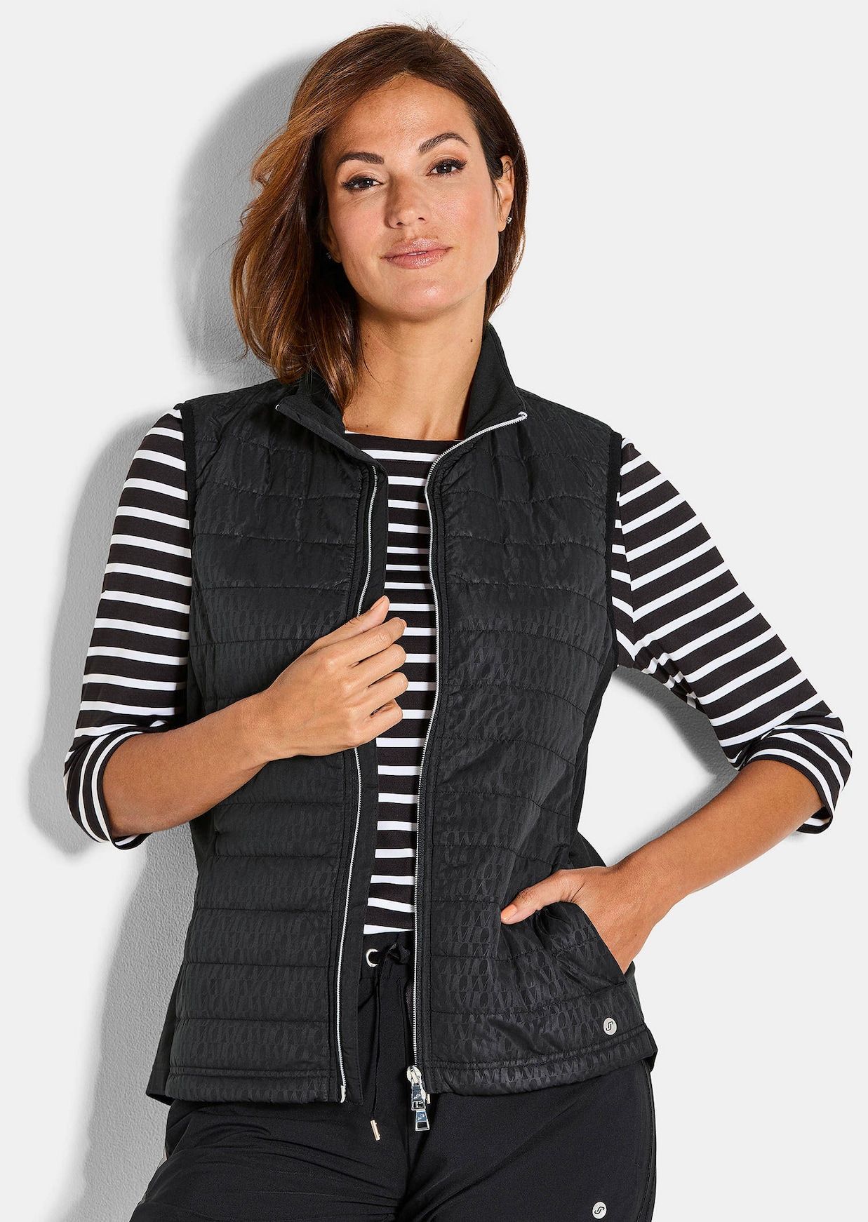 Gilet matelassé avec empiècements en jersey