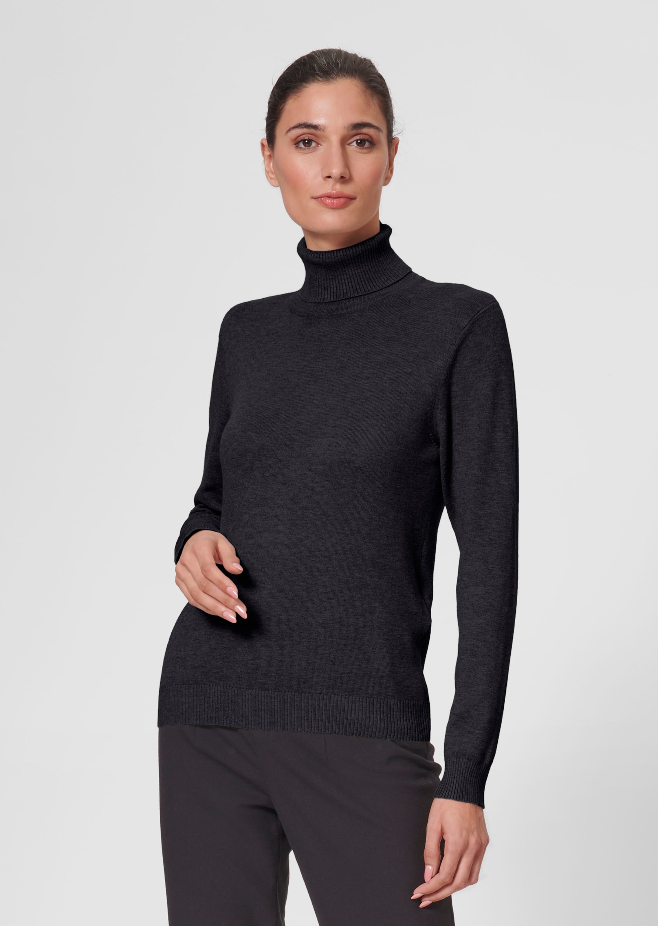 Figurnaher Feinstrickpullover