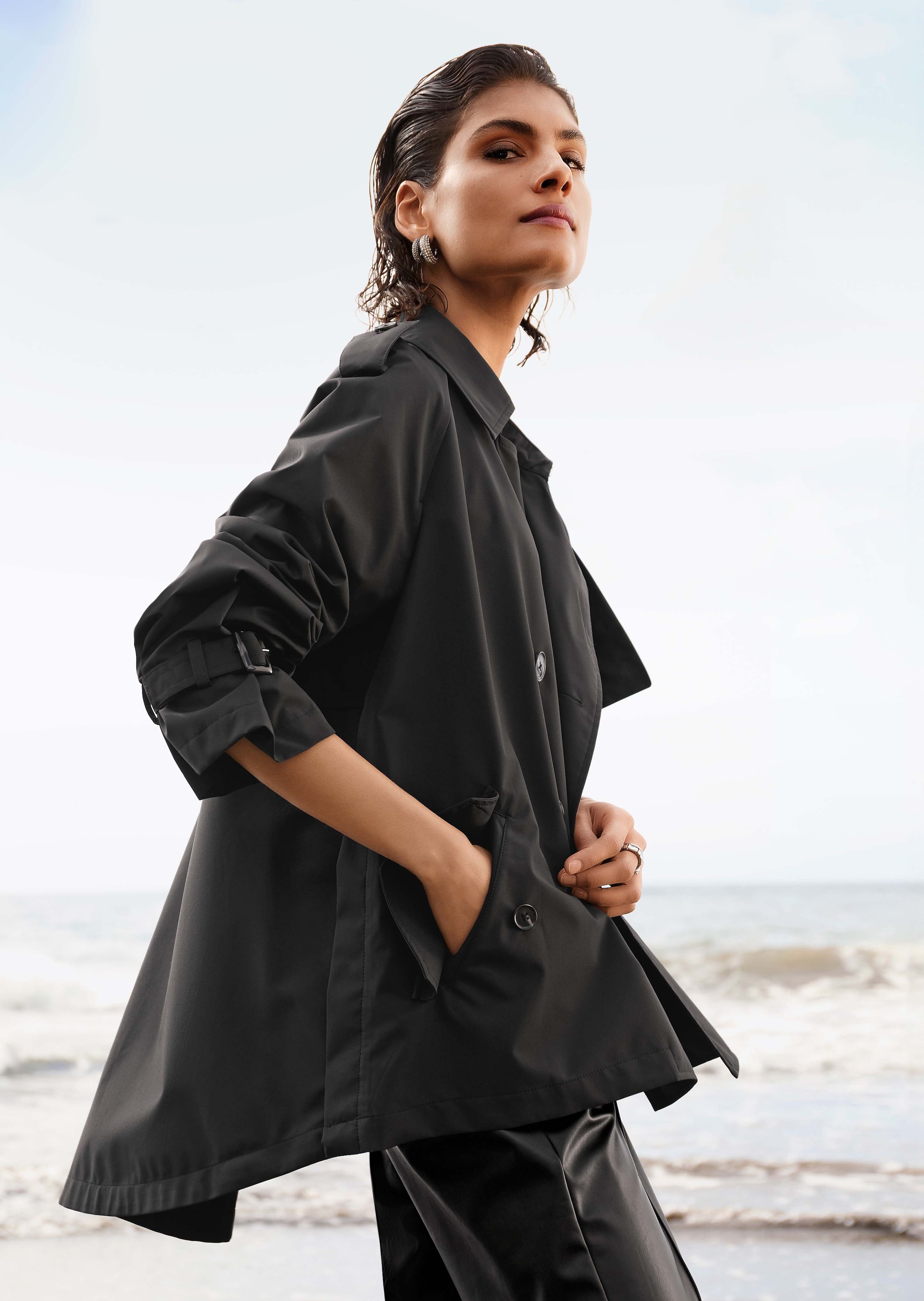 Short trench coat