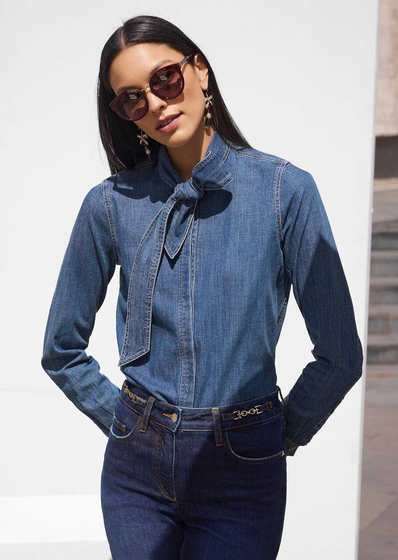 Chemisier en denim à col lavallière