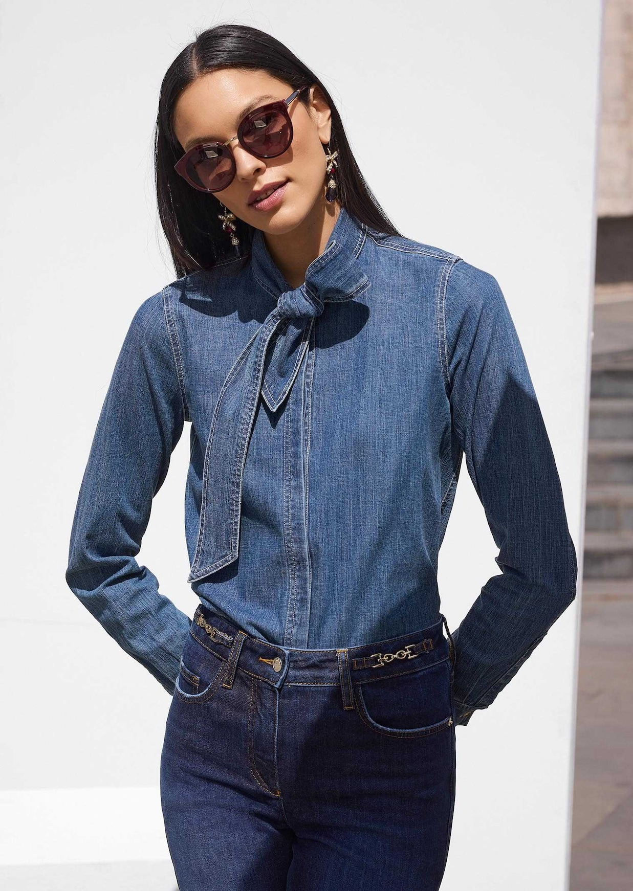 Chemisier en denim à col lavallière