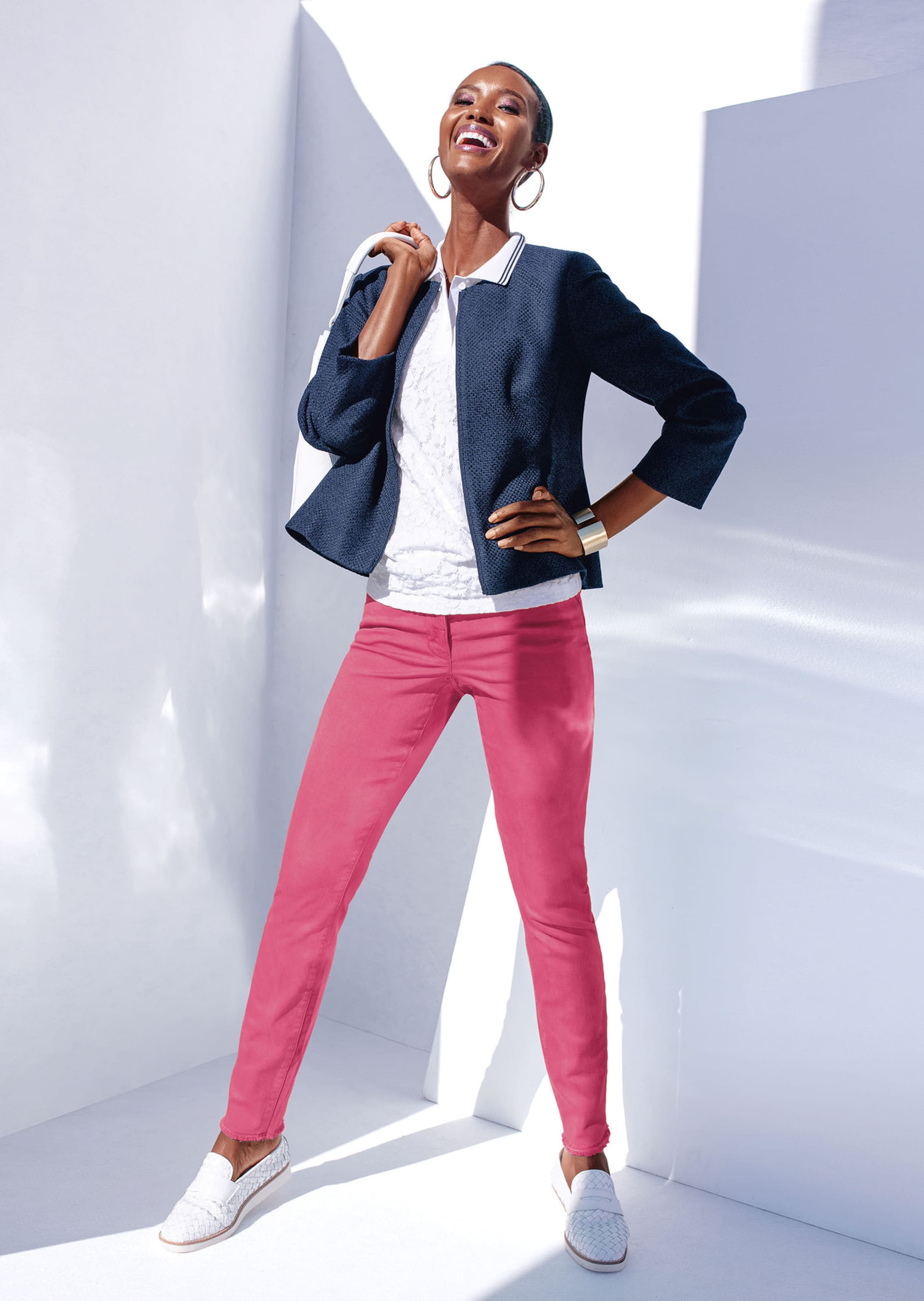 Jeans mit feinem Fransensaum