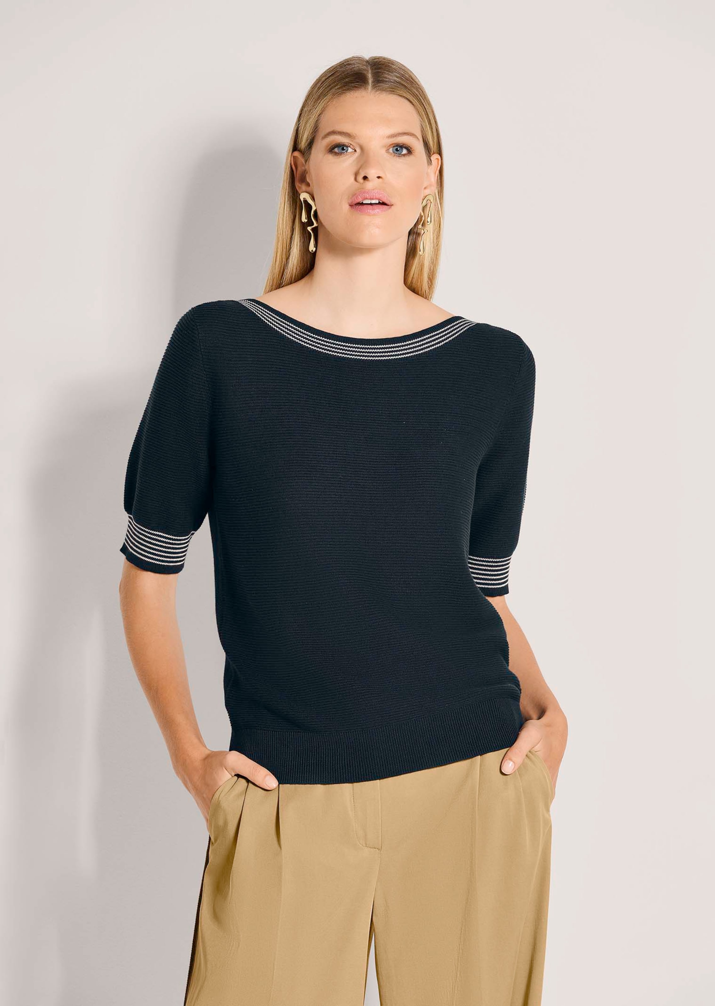 Feinstrickpullover mit Kontraststreifen