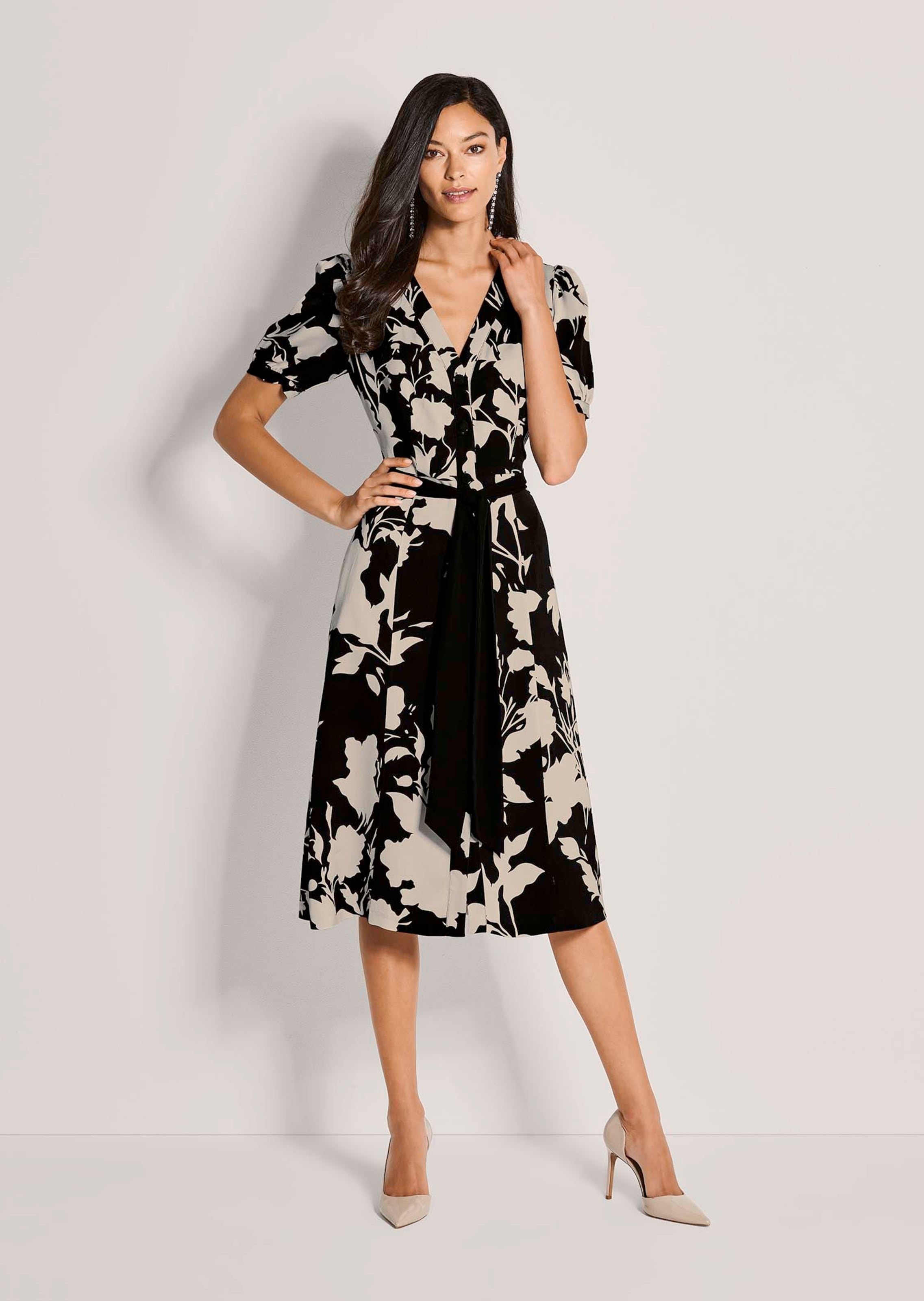 Midikleid mit floralem Print und Bindegürtel
