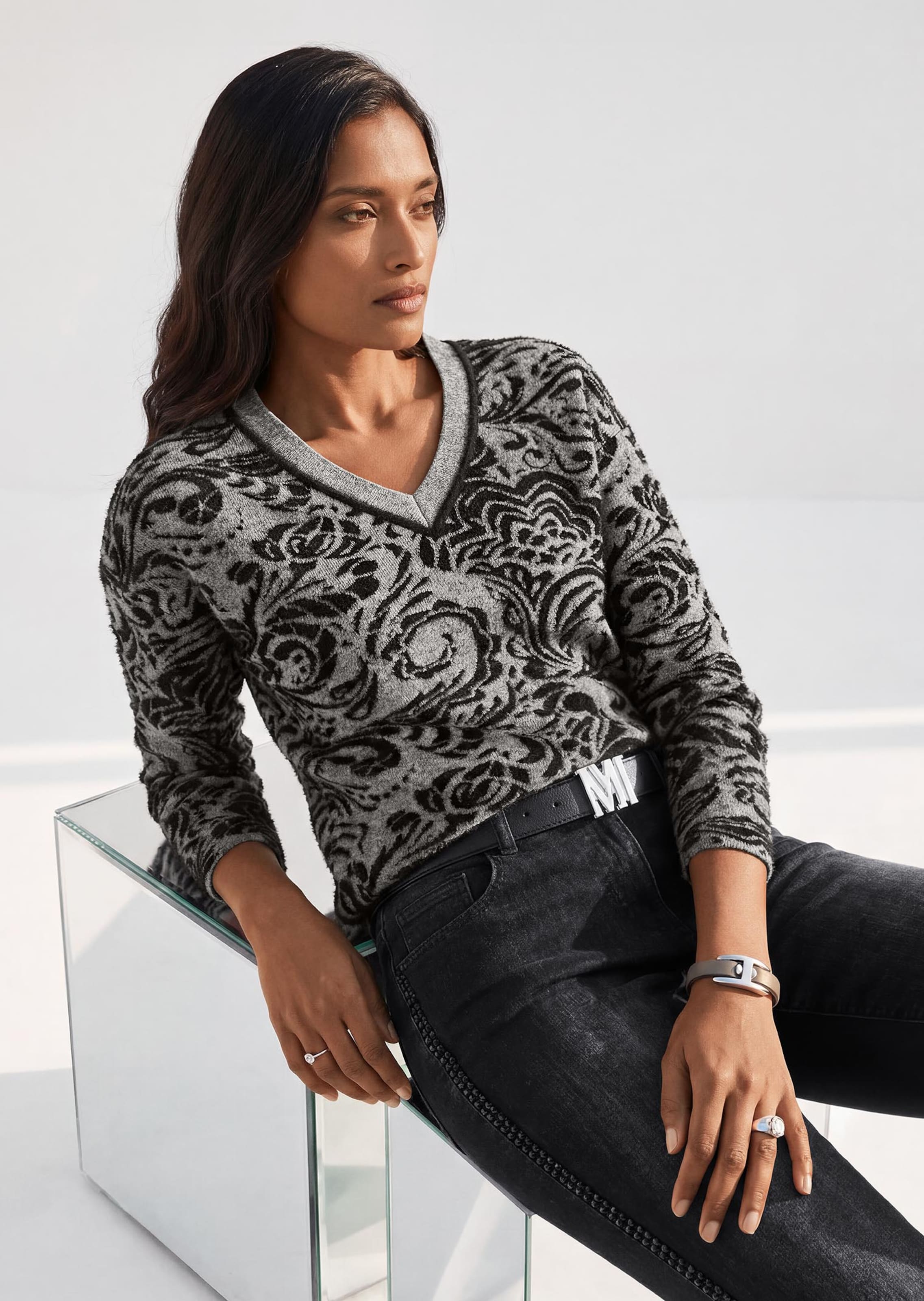 Jacquard-Pullover mit V-Ausschnitt