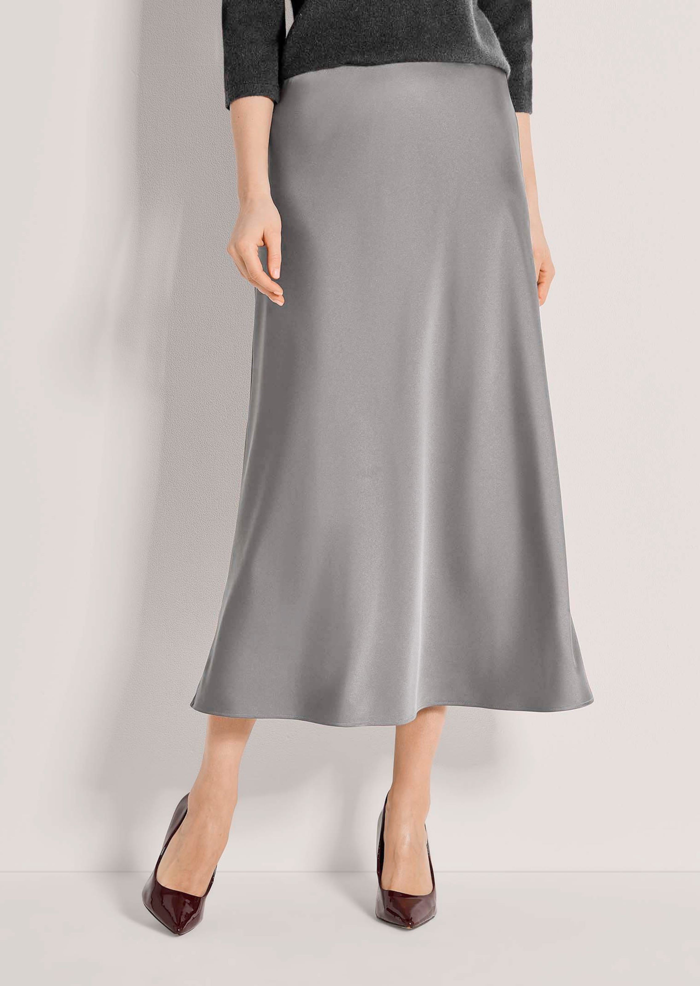 Jupe midi en satin, légèrement évasée en ligne A