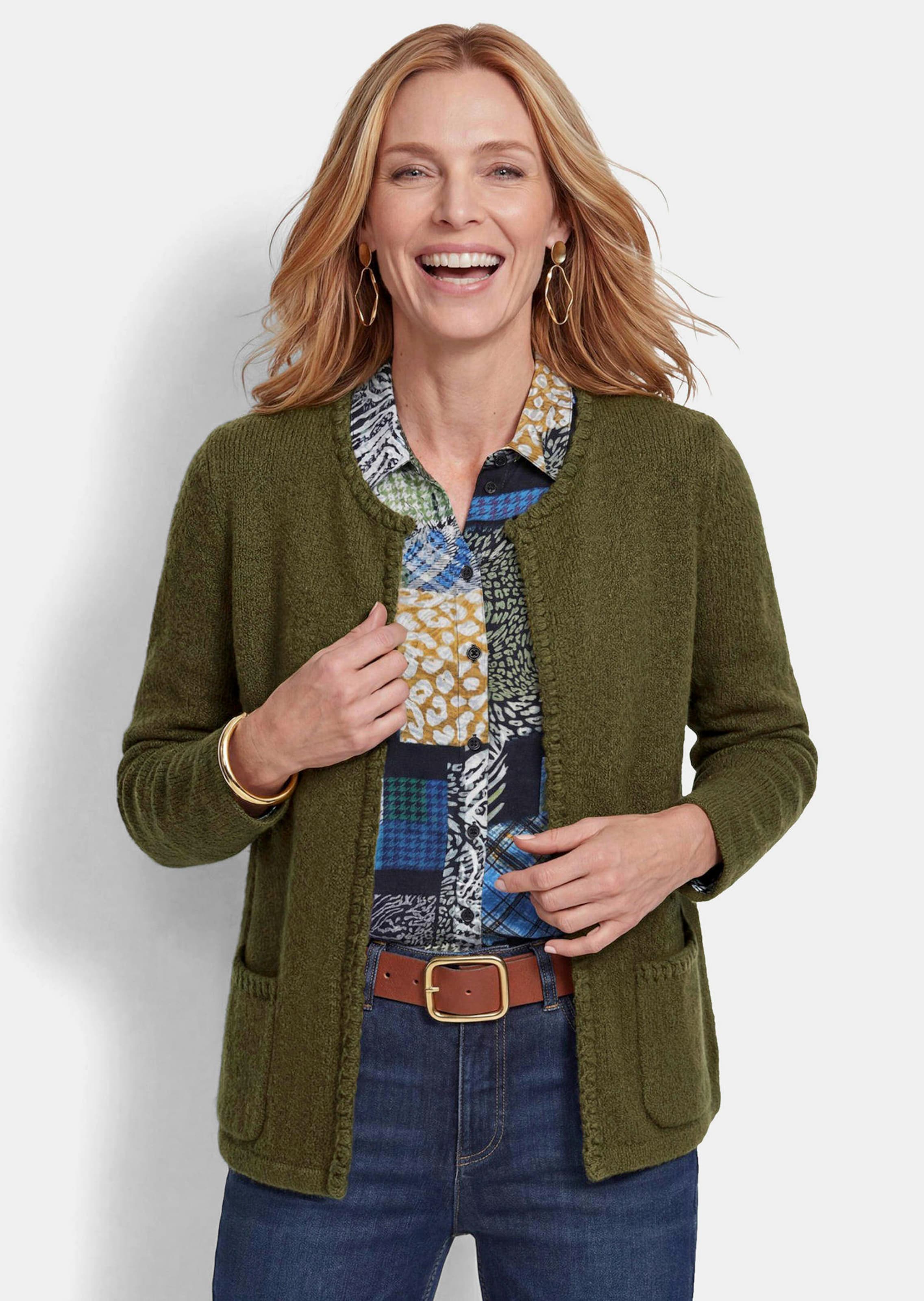 Flauschige Strickjacke mit dekorativen Kanten