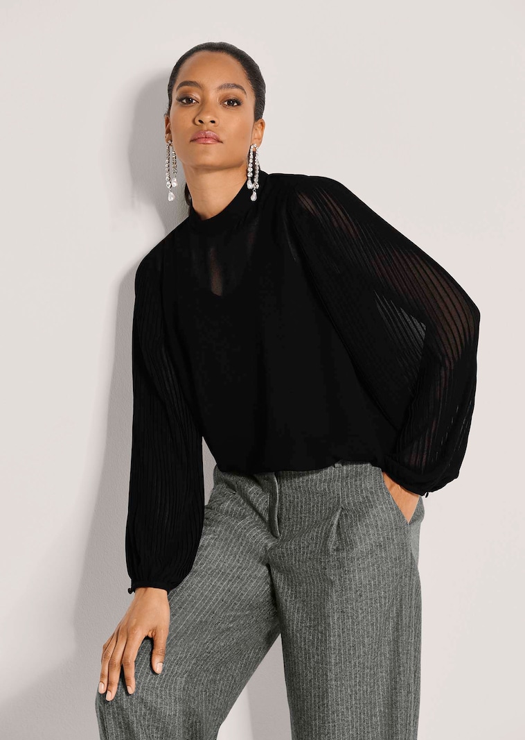 Blouse with pleated balloon sleeves