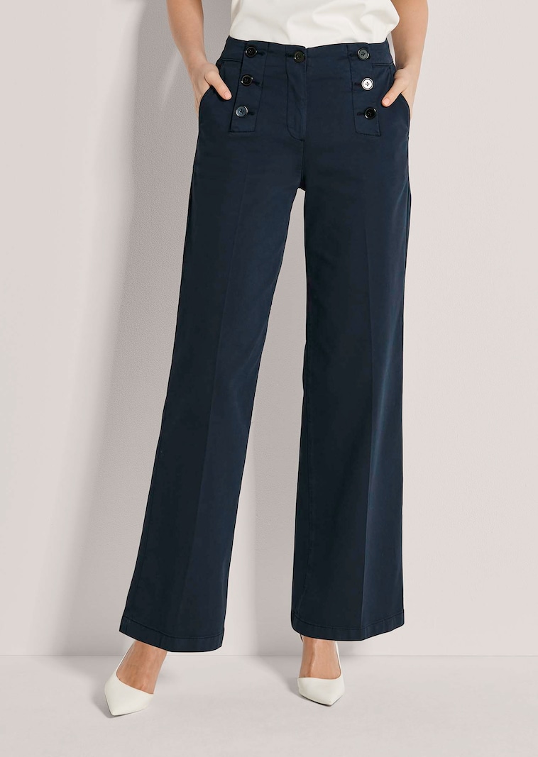 Weite Hose im Marine-Stil