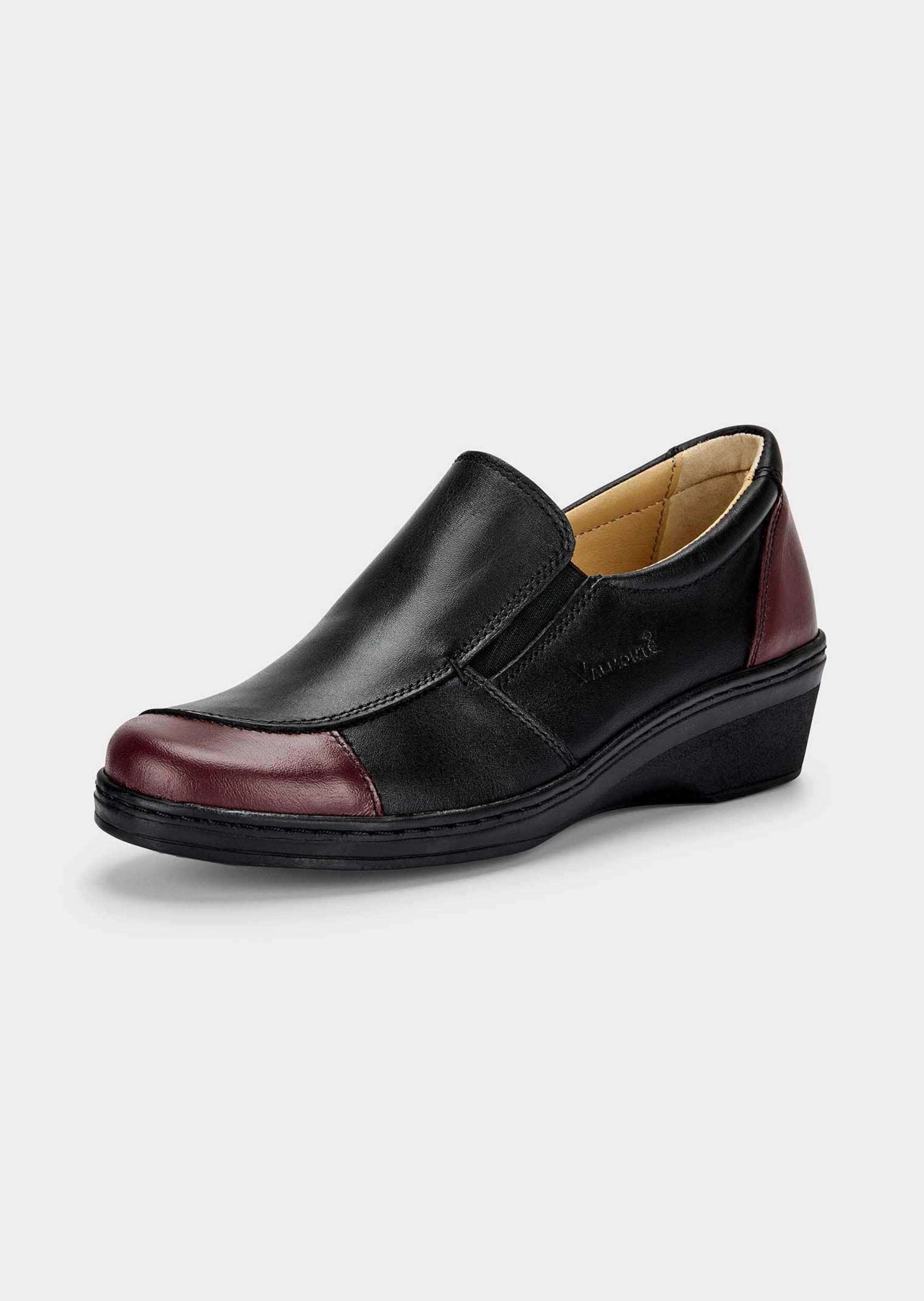Slipper aus Leder mit Elastikeinsätzen