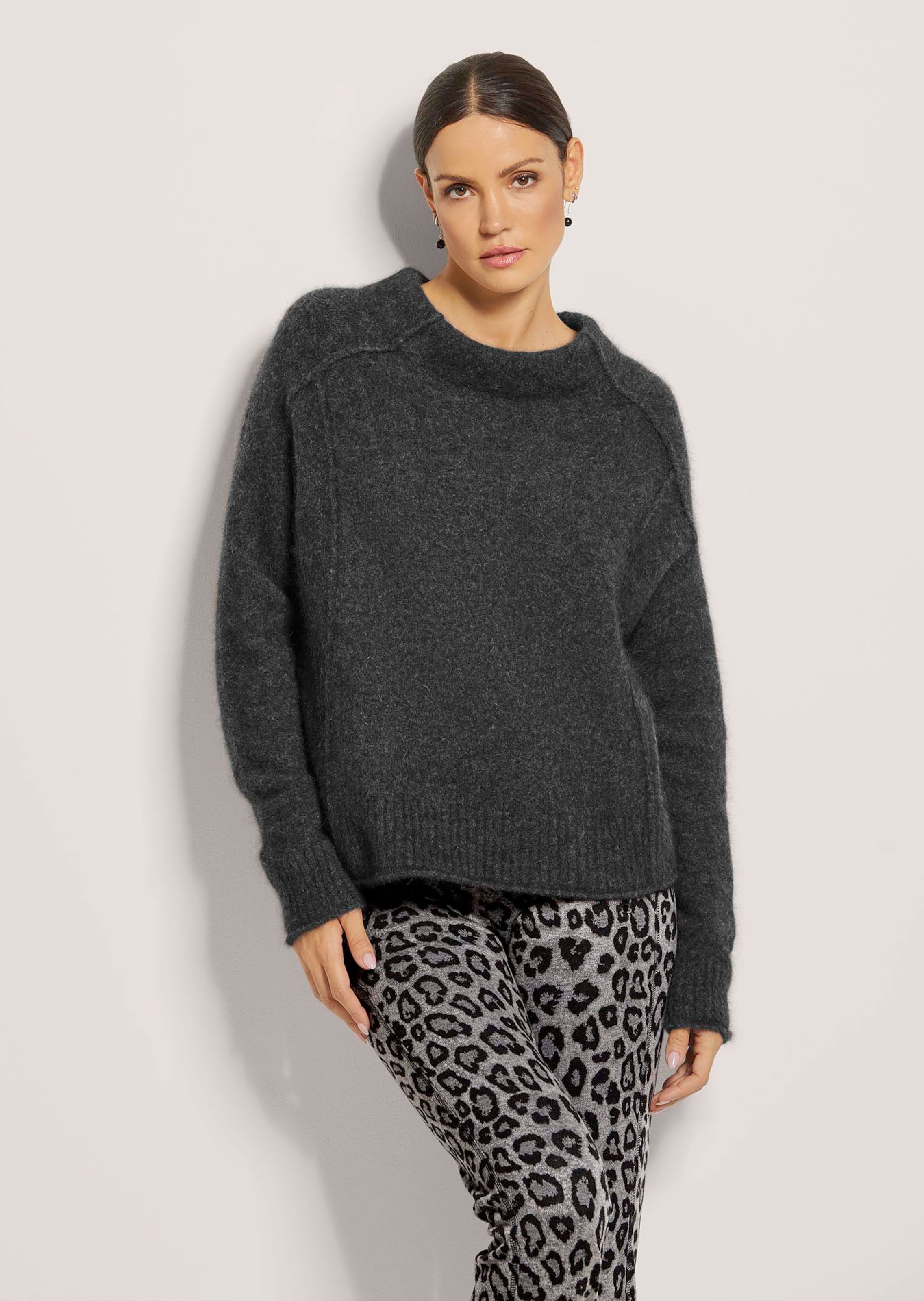 Short high-neck jumper with cashmere