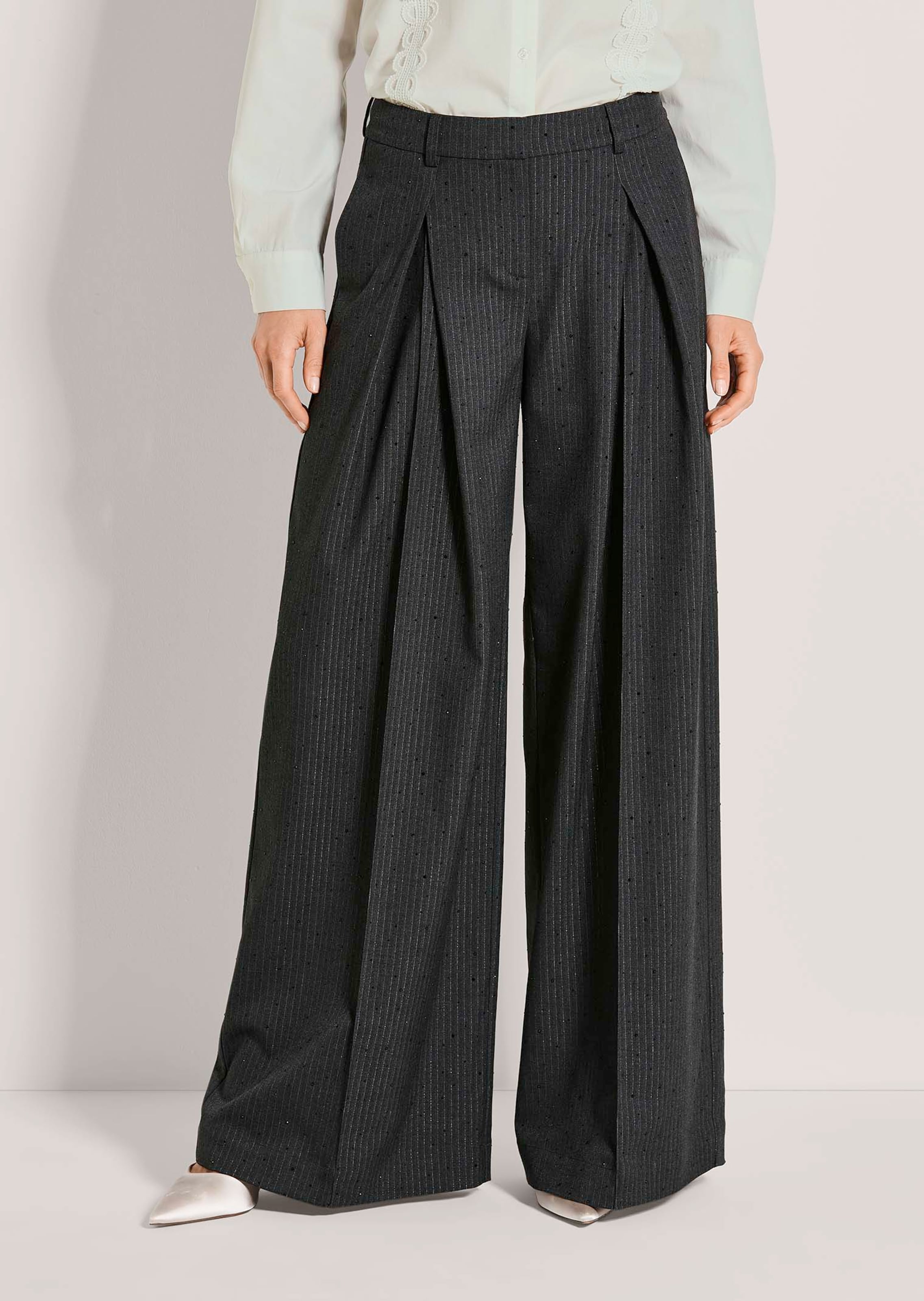 Pantalon orné de strass