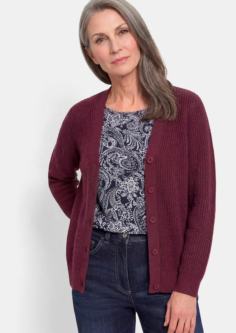 Pflegeleichte Strickjacke in hochwertiger Rippenstruktur