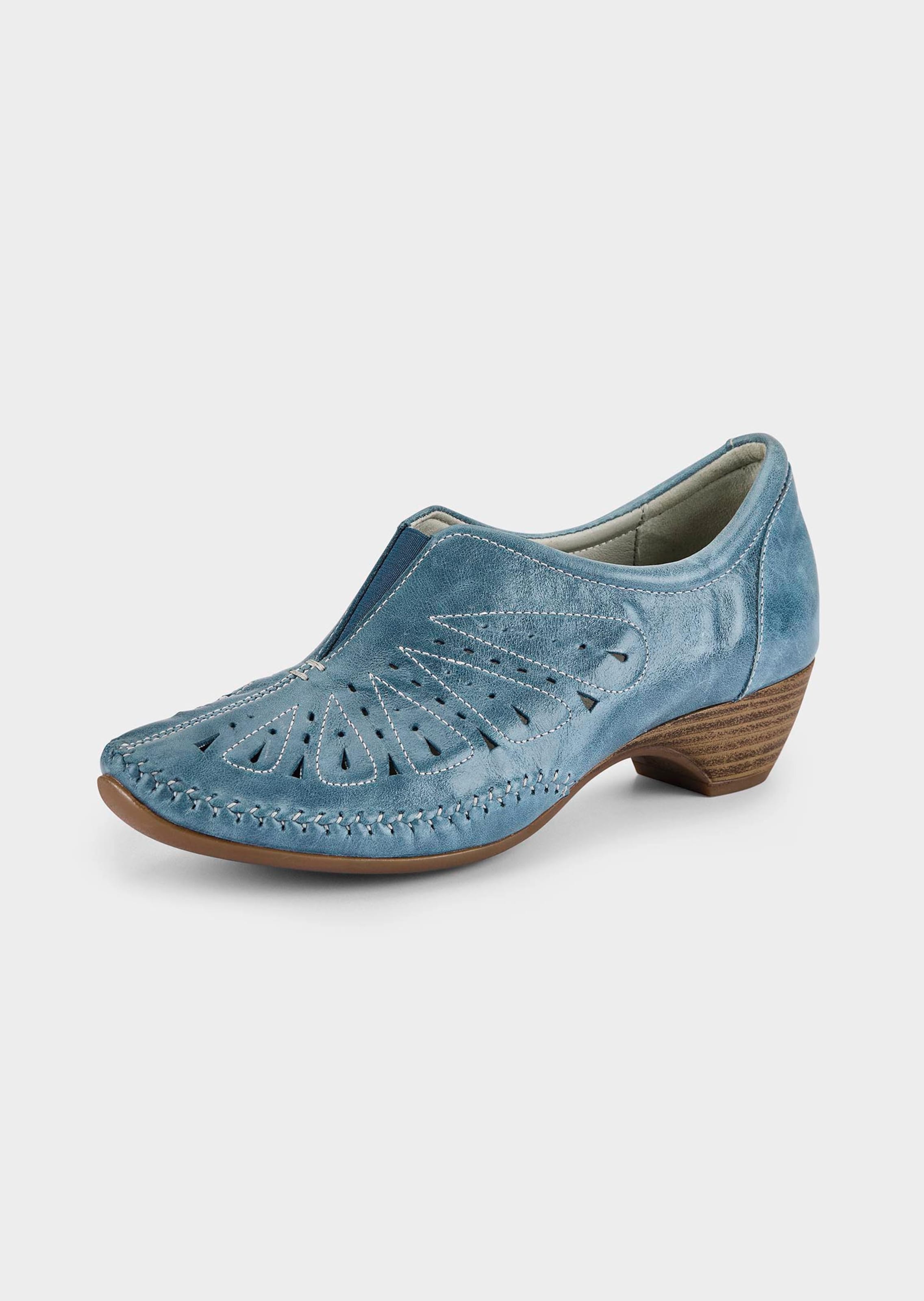 Pumps aus perforiertem Leder