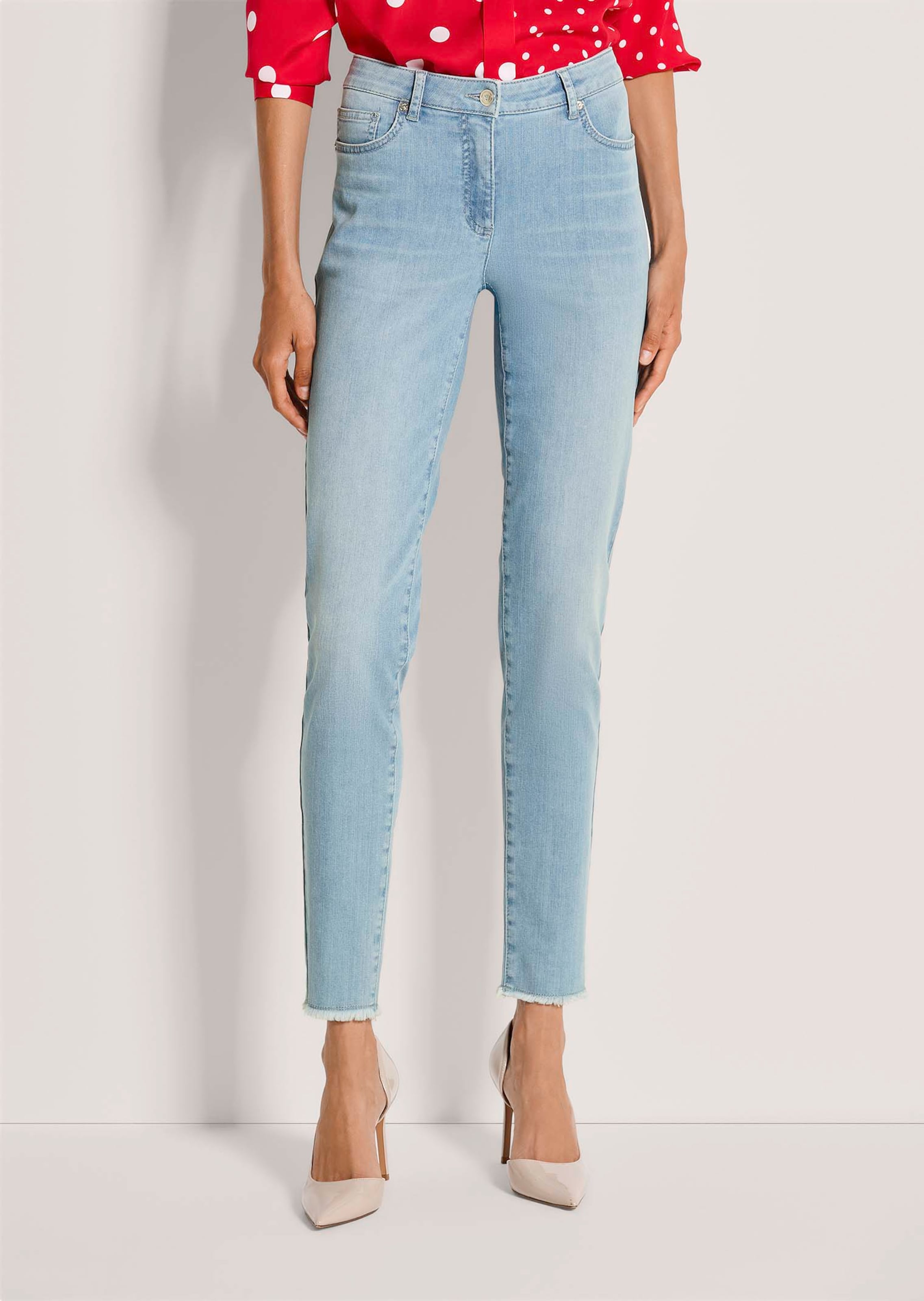 Knöchelfreie Slim-Line-Jeans mit Fransensaum