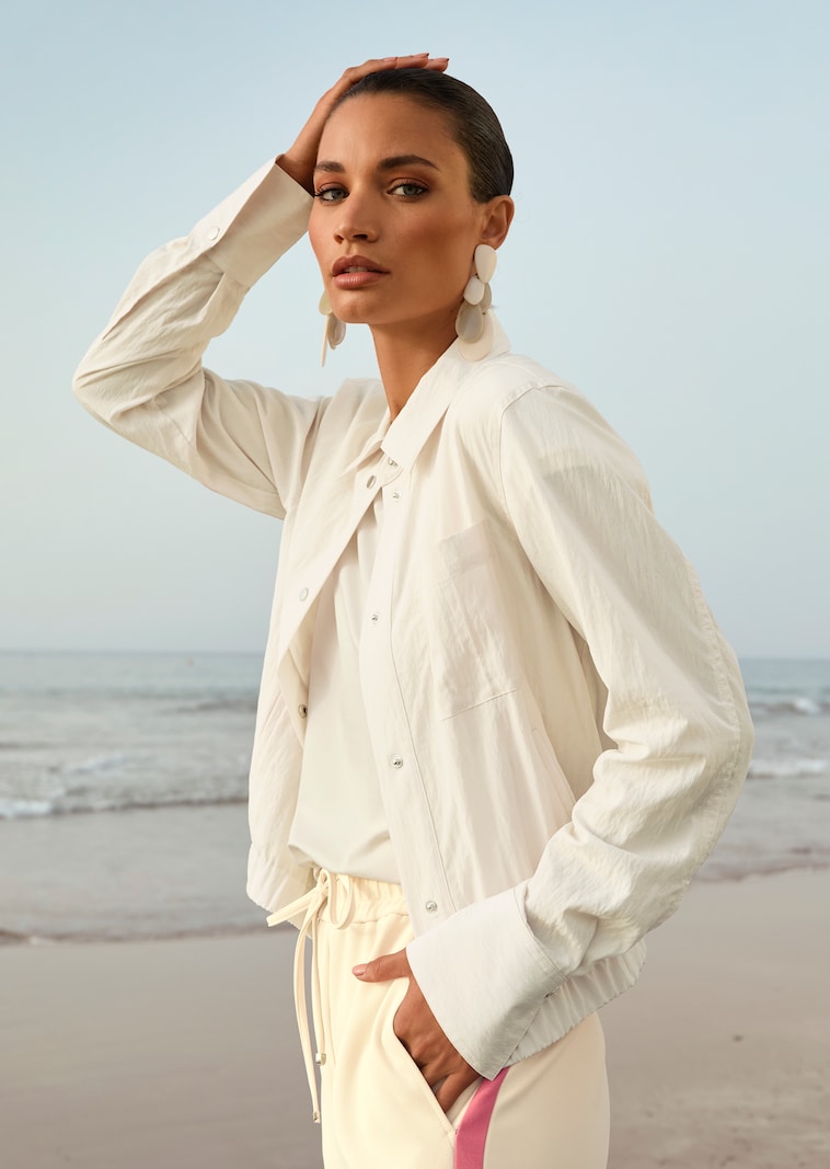 Sportive Bluse im Blousonstil