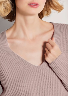 Pull en cachemire à col en V thumbnail 6