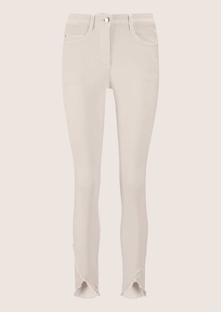 Slim-fit jeans with frayed hem