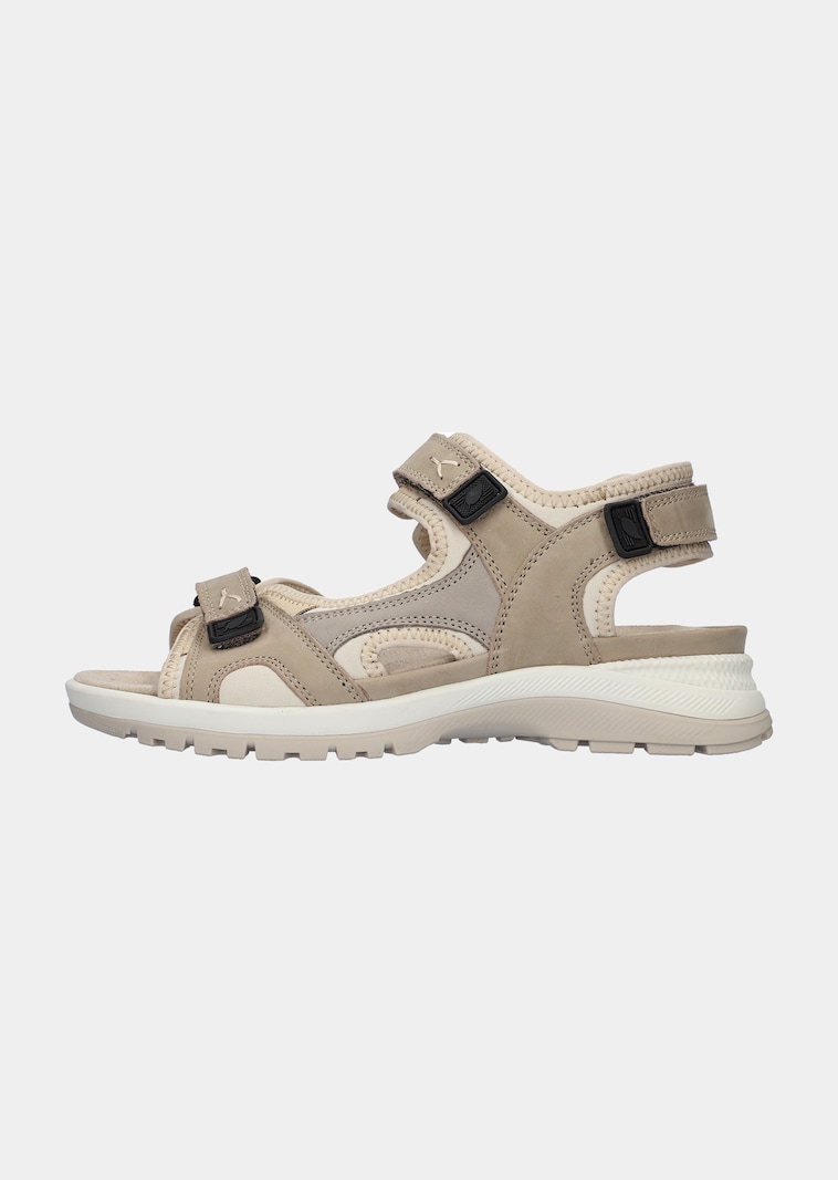 Walking sandals with removable footbed