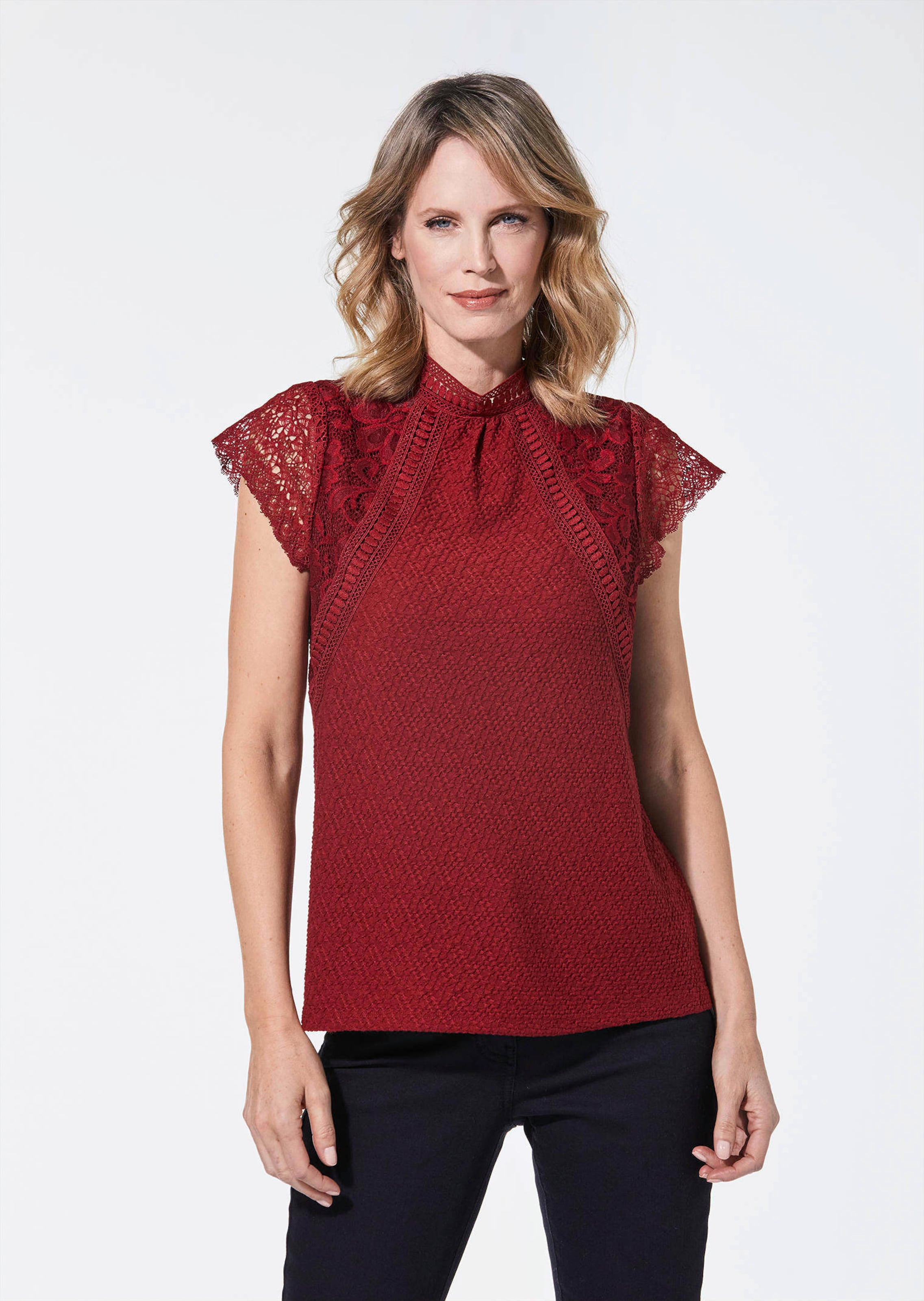 Elegantes Spitzenshirt mit Häkelspitze