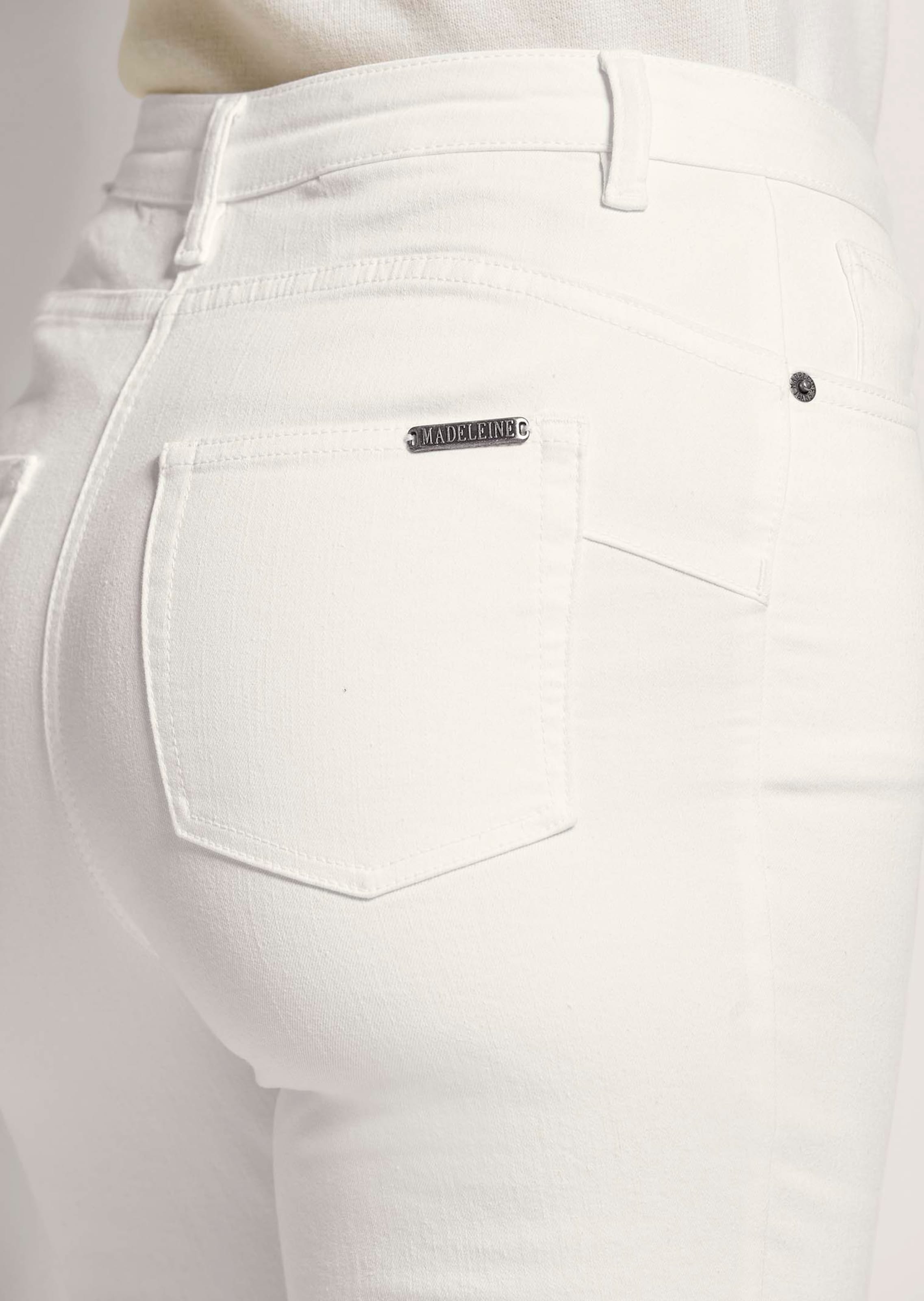 Jeans mit feinem Fransensaum thumbnail 6