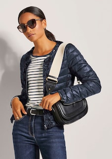 Wattierte Steppjacke mit Blüten-Dekoration thumbnail 5