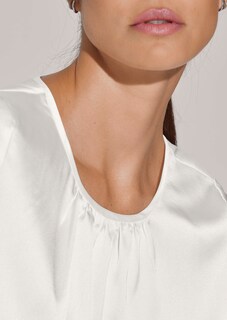 Kurze Satin-Bluse in trendstarker A-Linie thumbnail 6