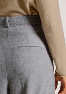 Weite Bundfaltenhose mit Bügelfalten thumbnail 6