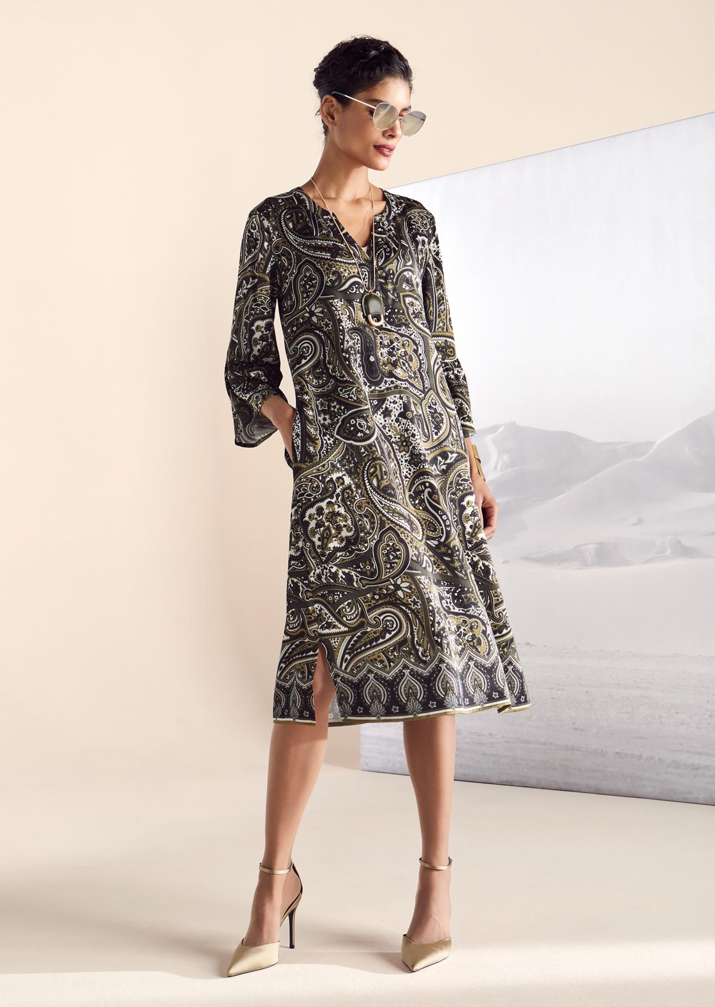 Paisley-Kleid mit Volantärmeln in H-Linie