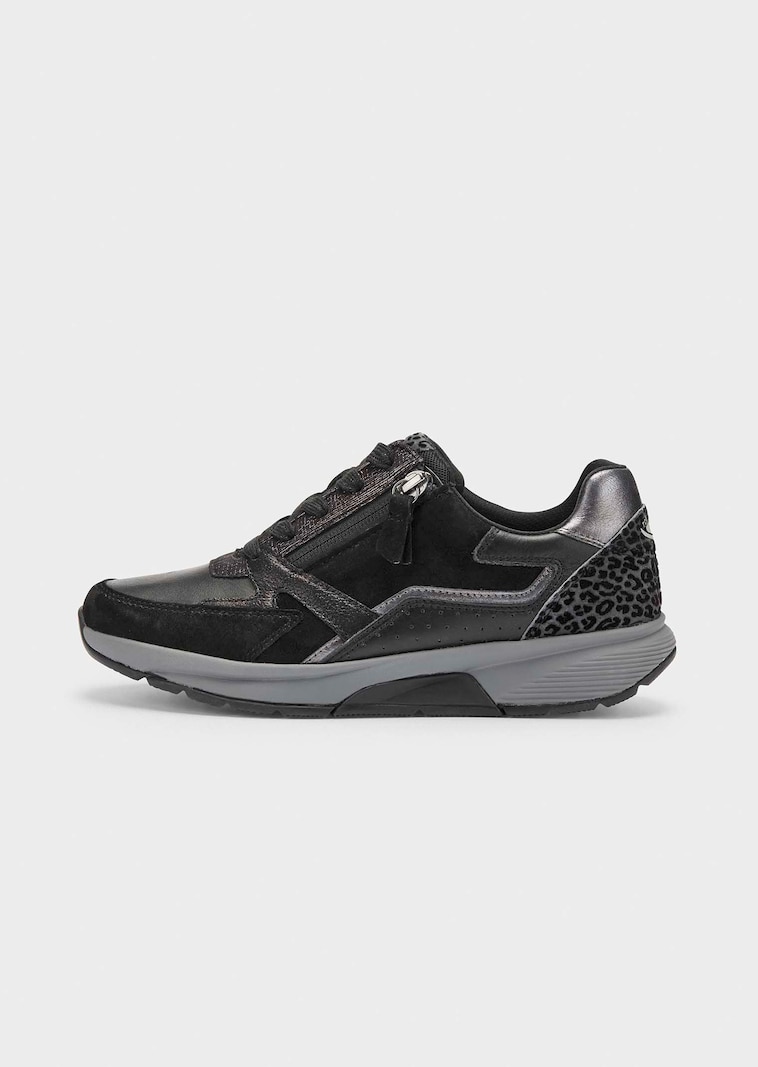 Sneaker mit Mesh-Futter