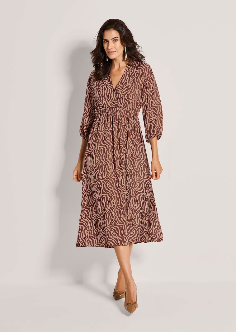 Kleid in Wickeloptik mit Zebra-Muster