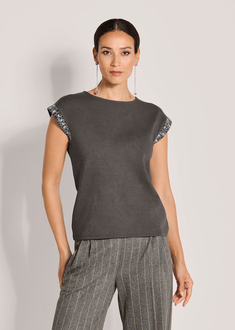 Shirt mit betonter Schulterpartie