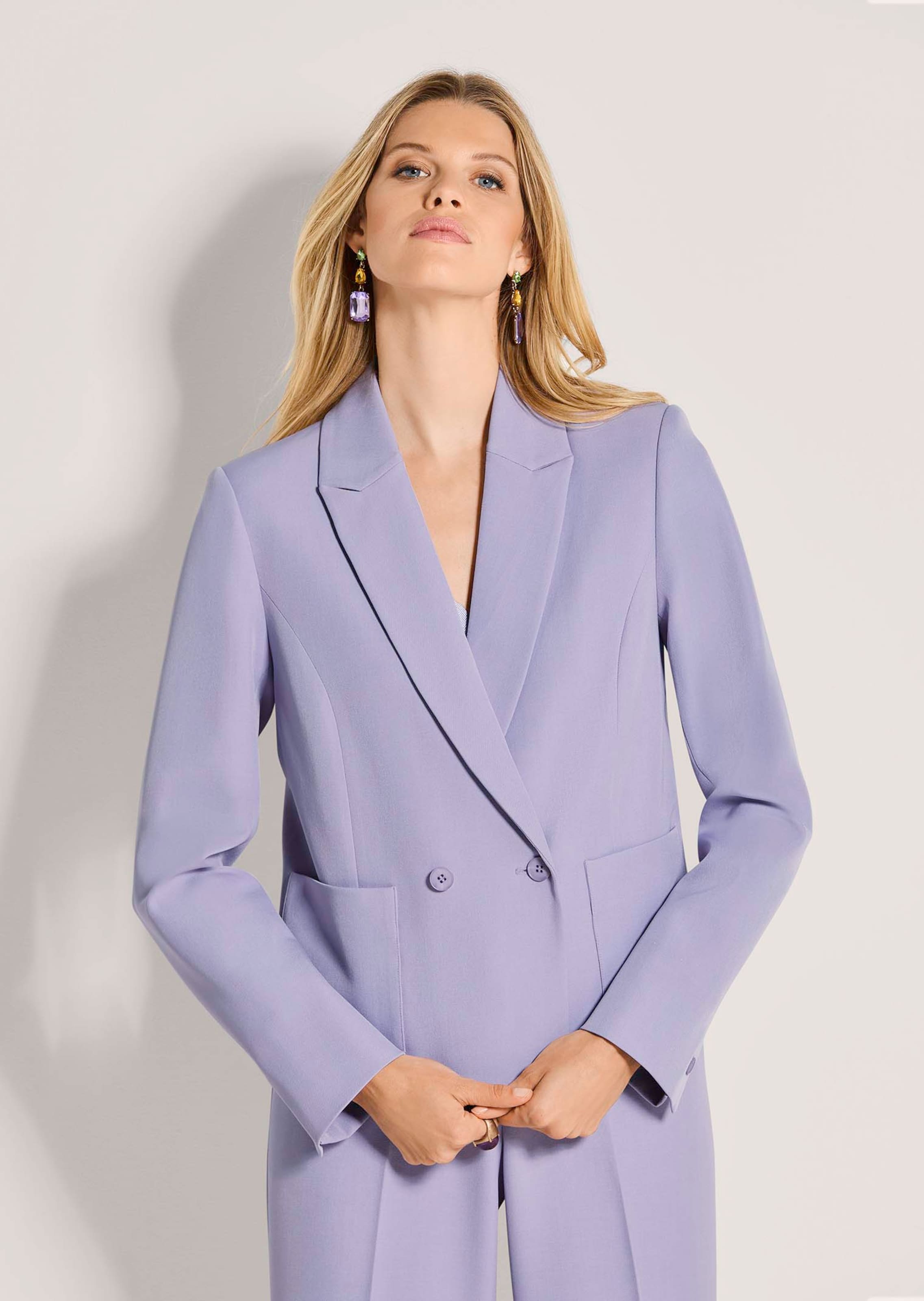 Kastiger Blazer in verkürzter Form
