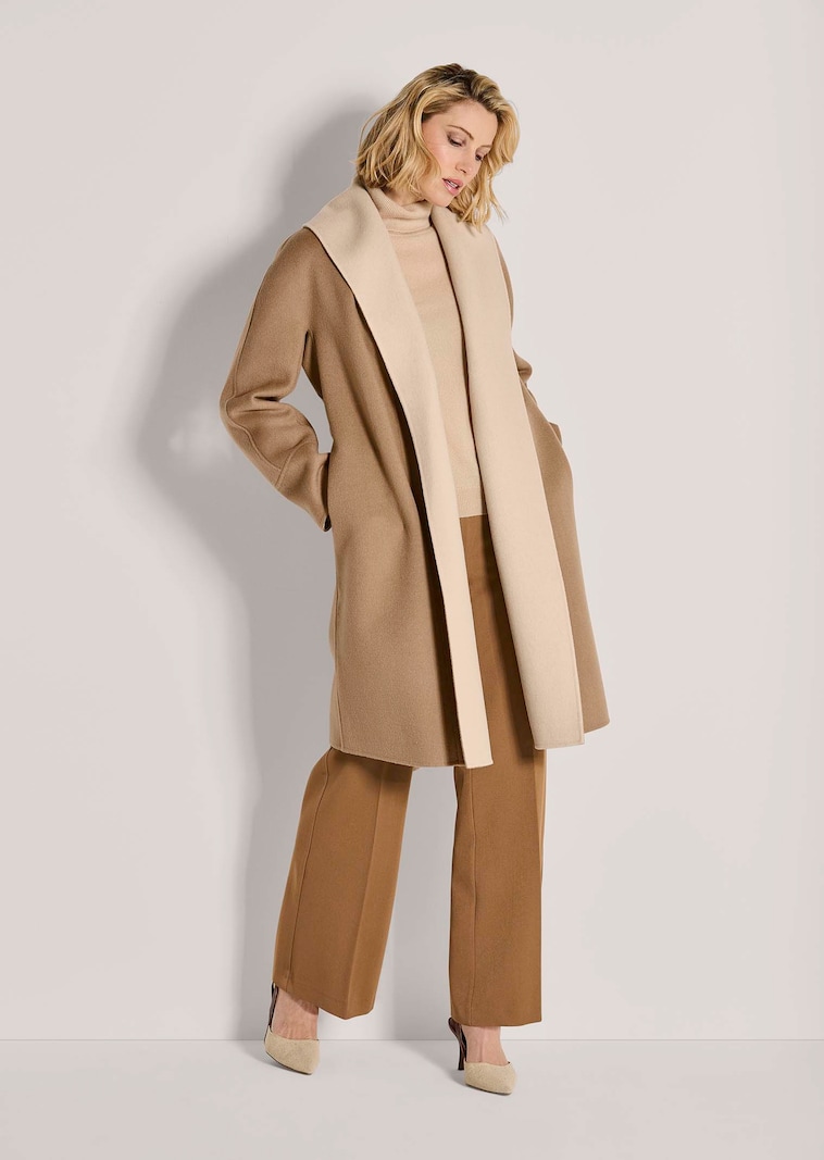 Double-faced coat with tie belt