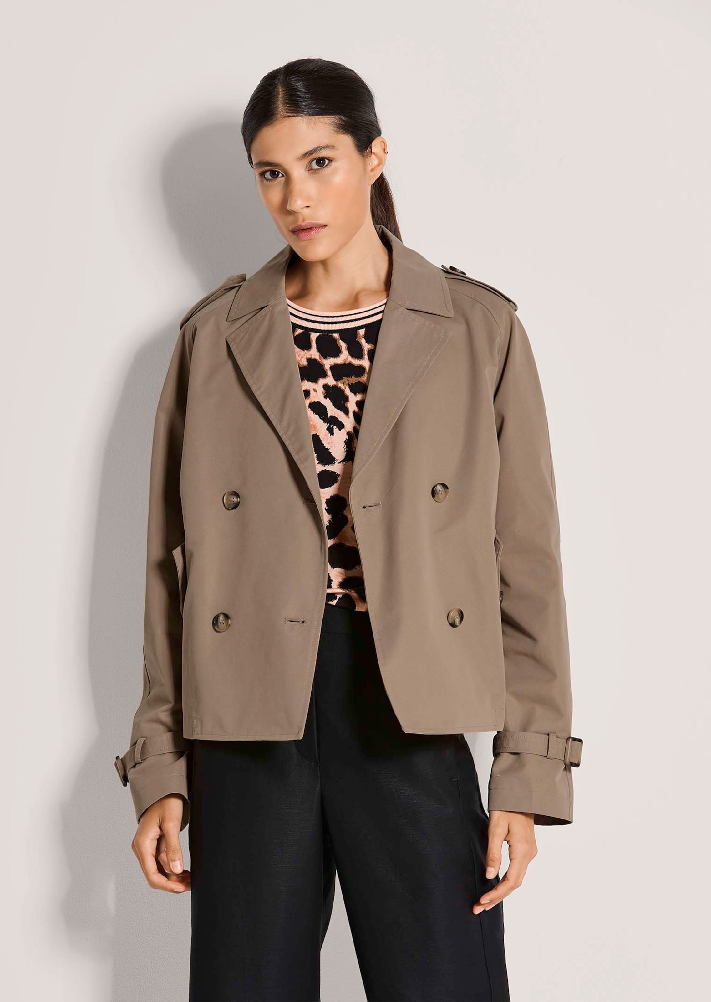 Kurze Jacke im klassischen Trench-Stil