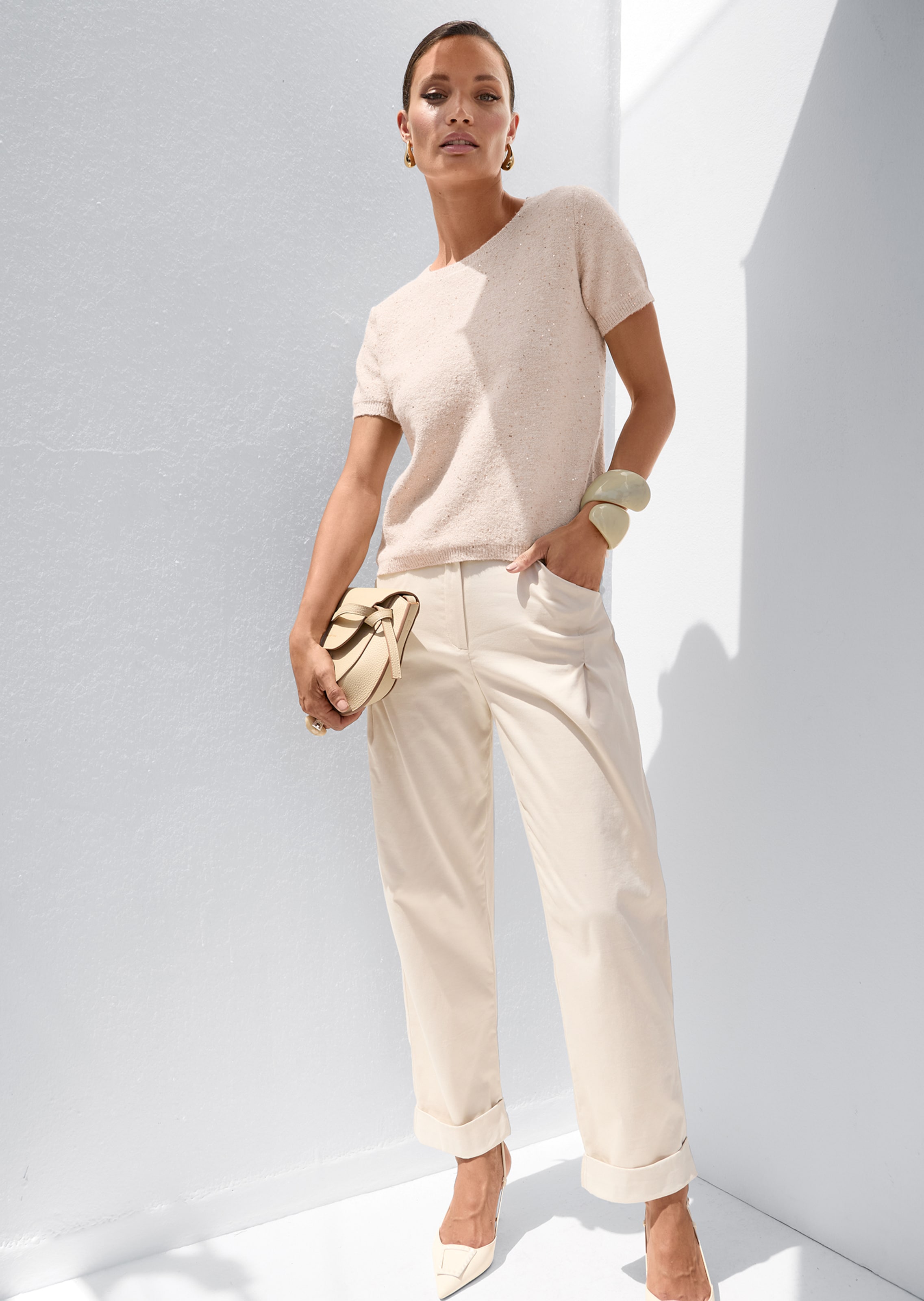 Short-sleeved jumper with sequins