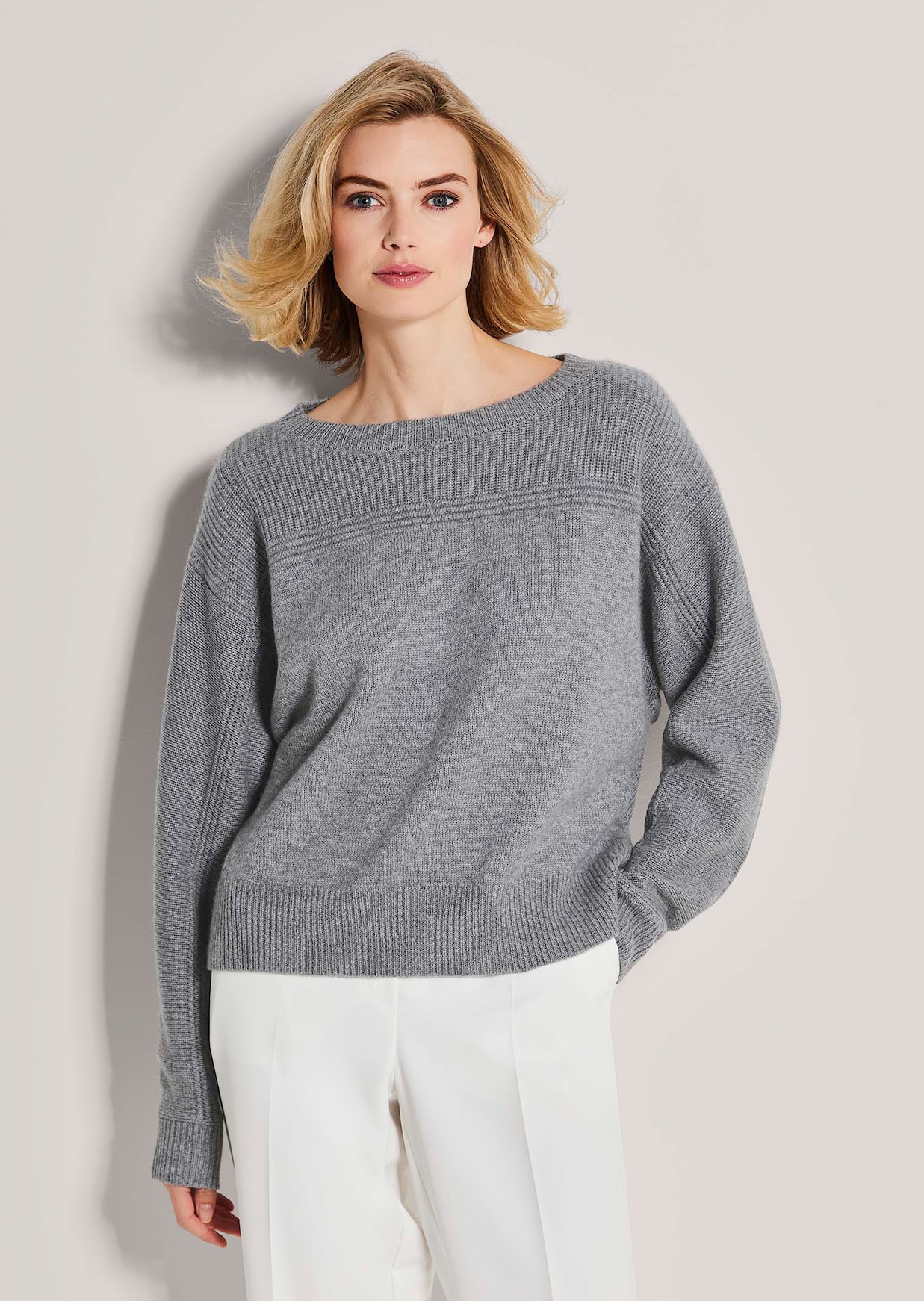 Kaschmir-Pullover mit U-Boot-Ausschnitt