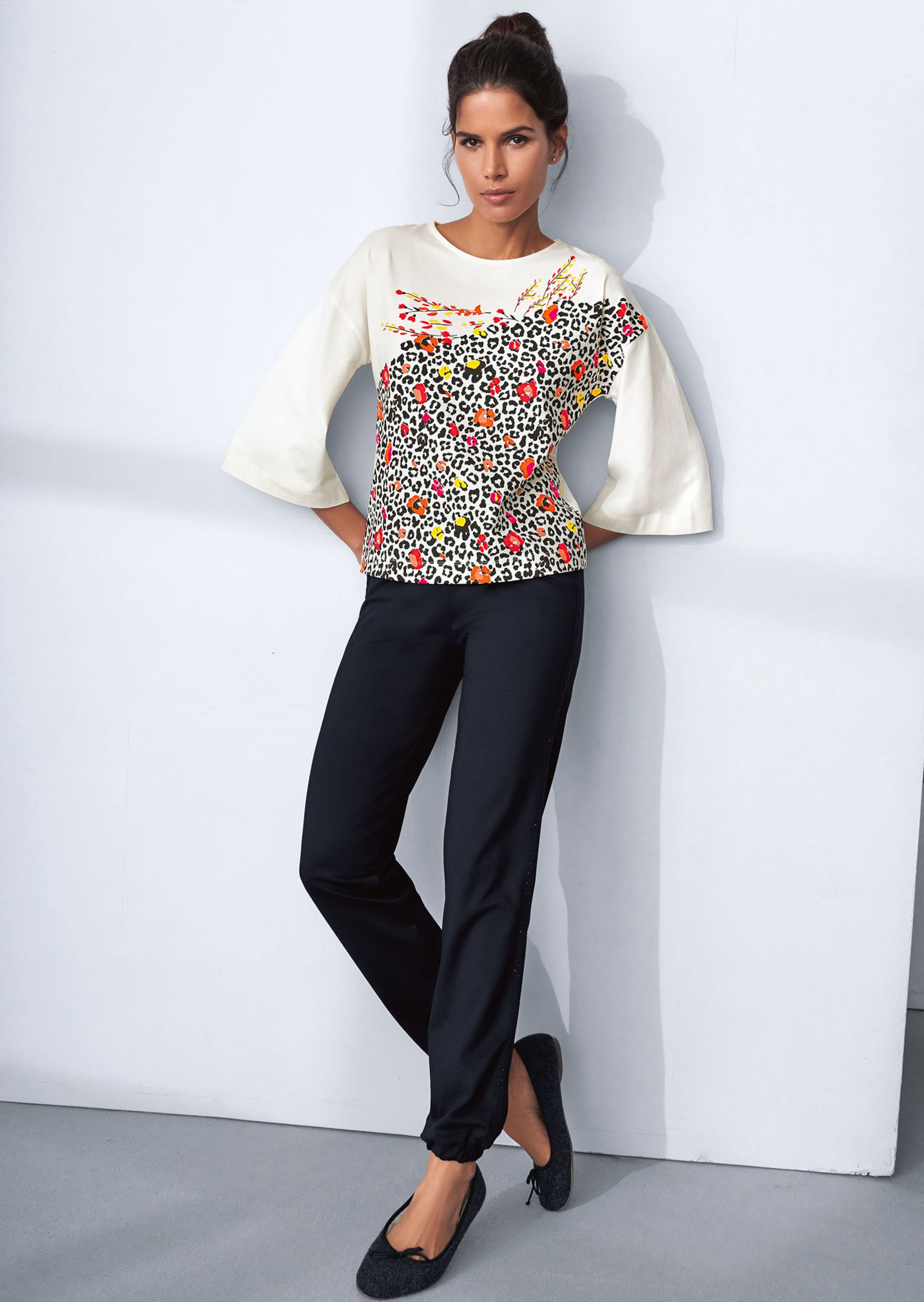 Loungehose mit Strassverzierung
