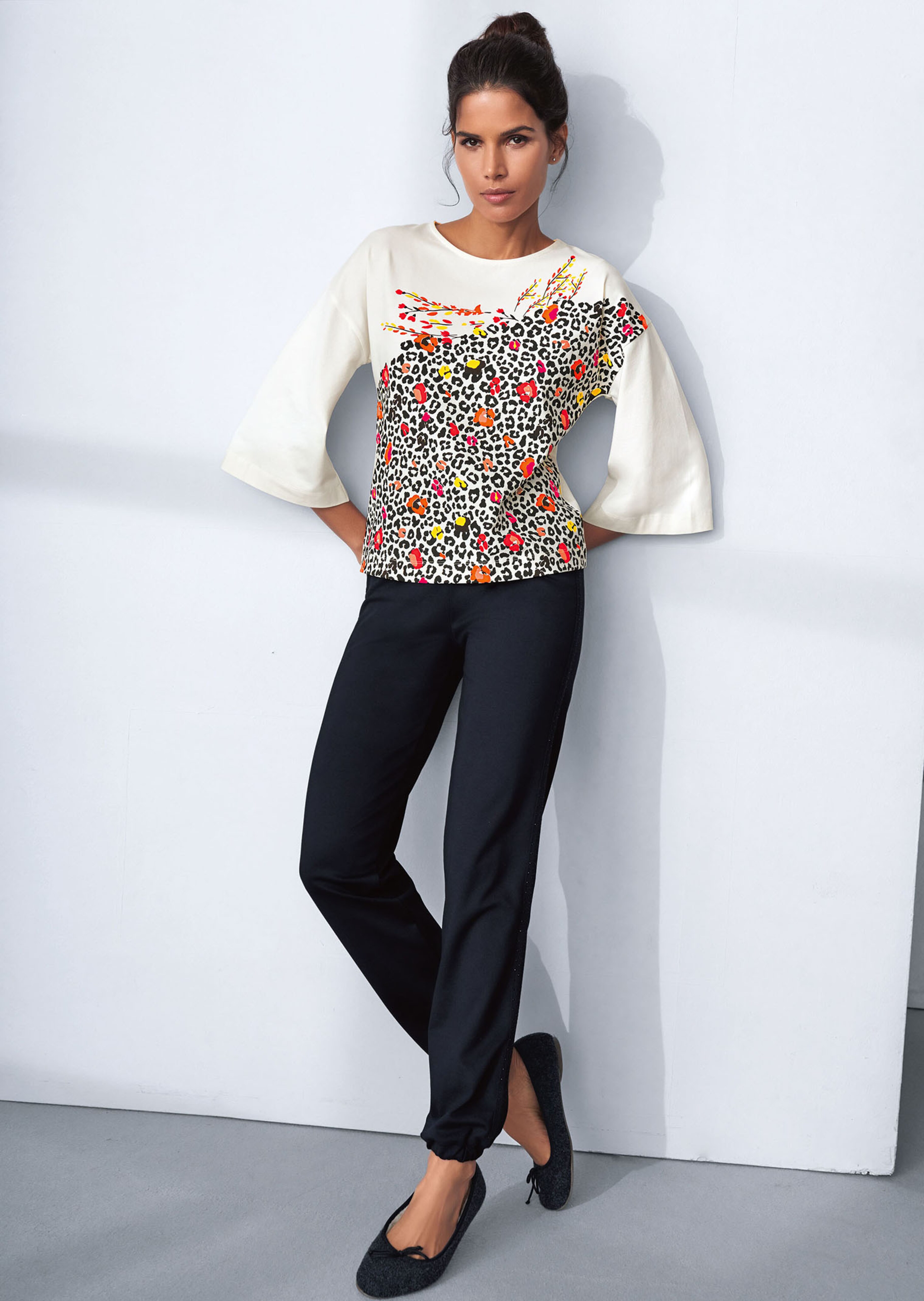 Loungehose mit Strassverzierung