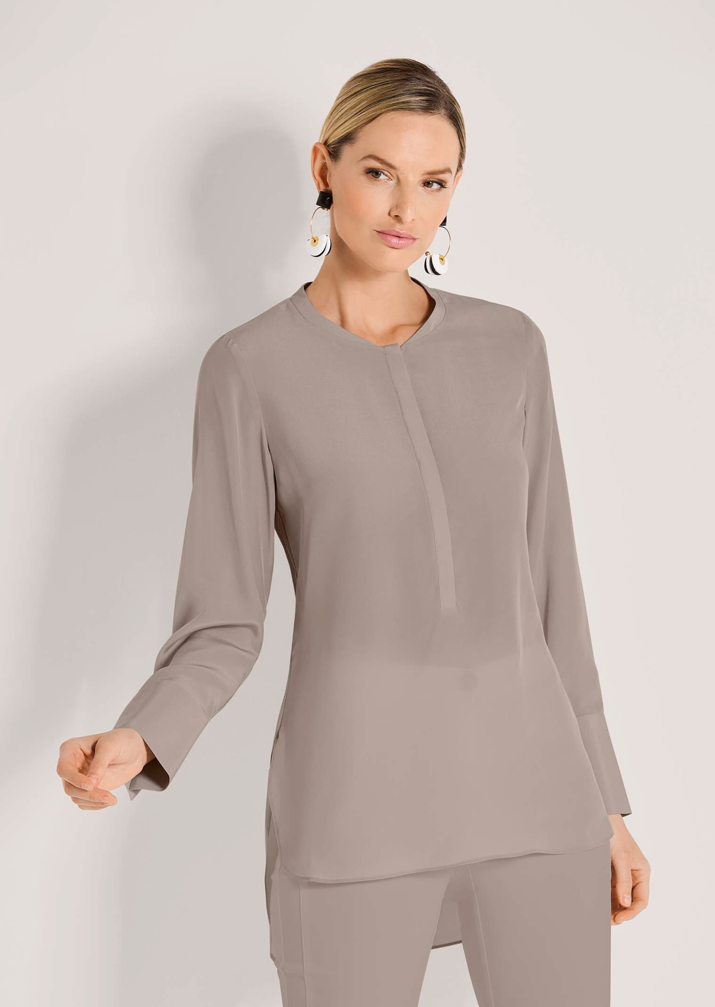 Blouse longue en soie sans col