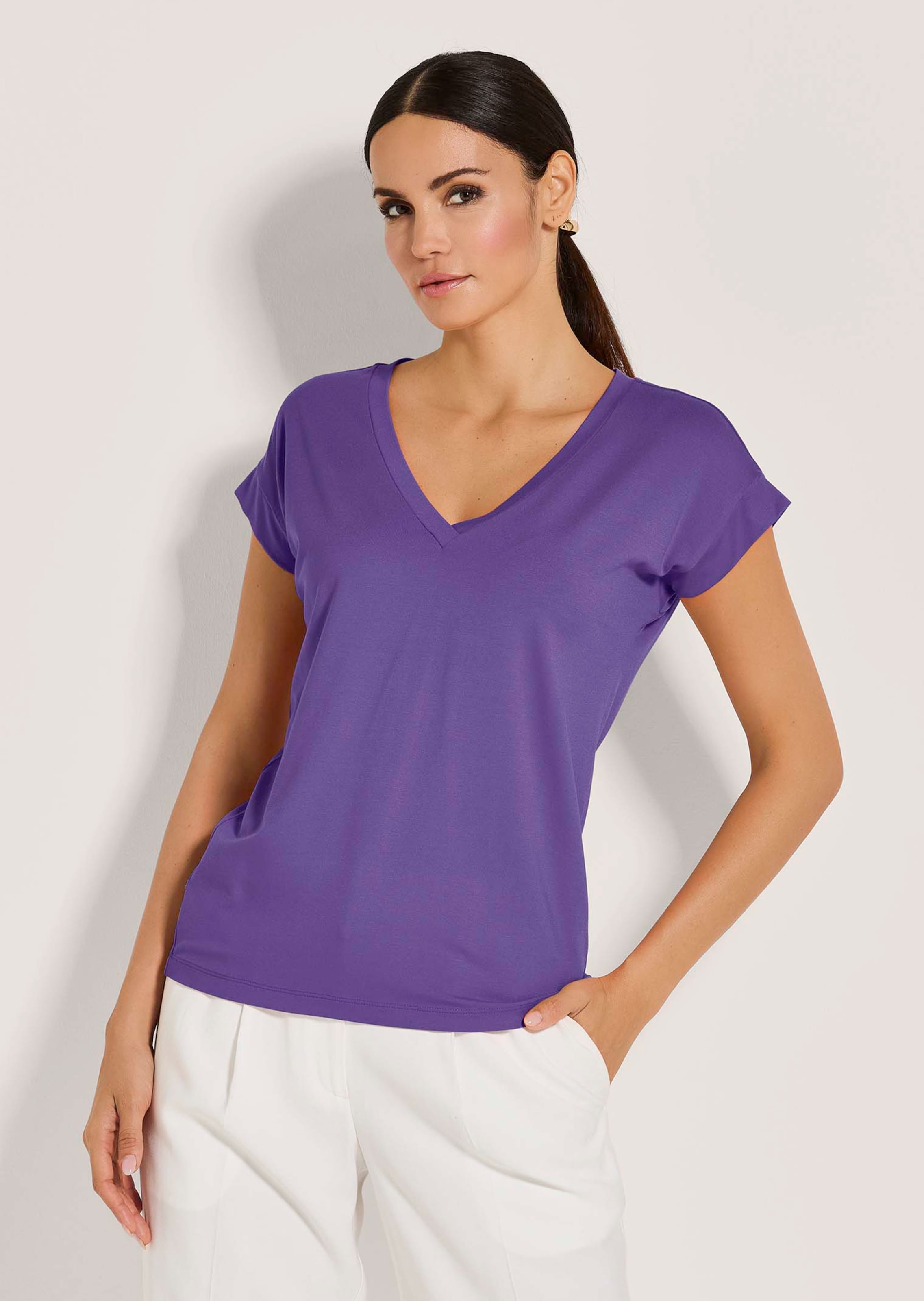 Casual V-neck top