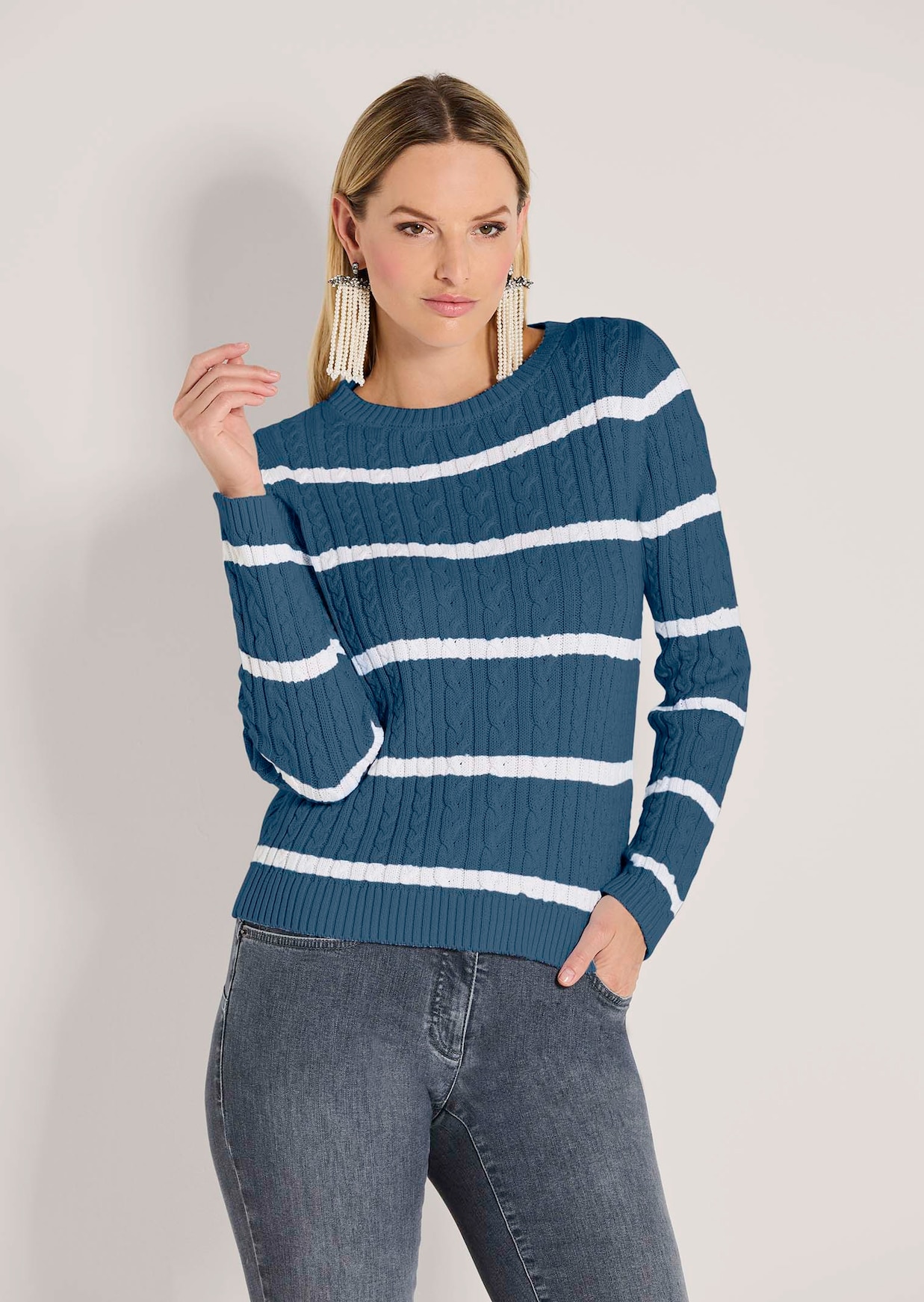 Pull à motif torsadé