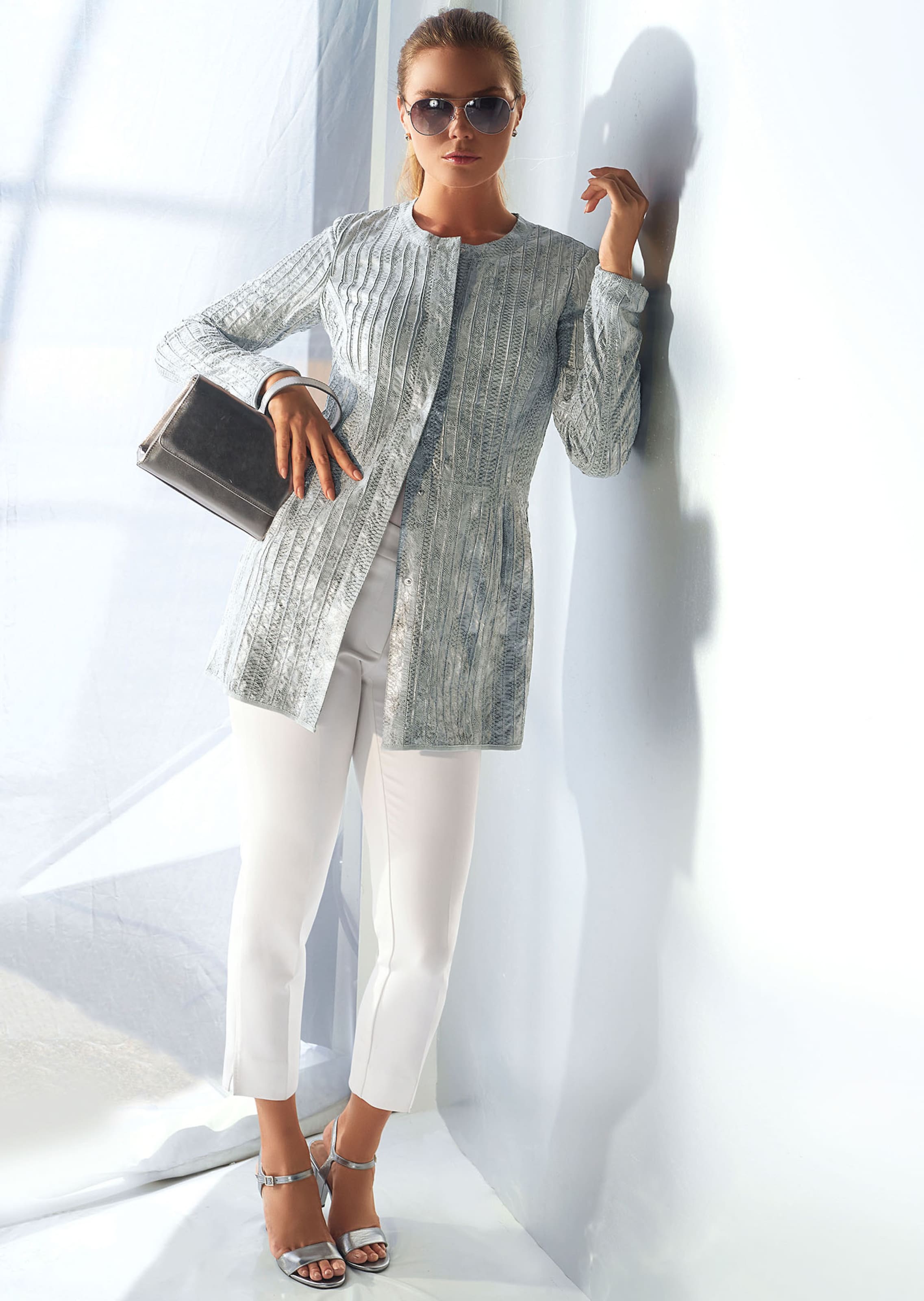 Elegant, sporty straight-leg trousers
