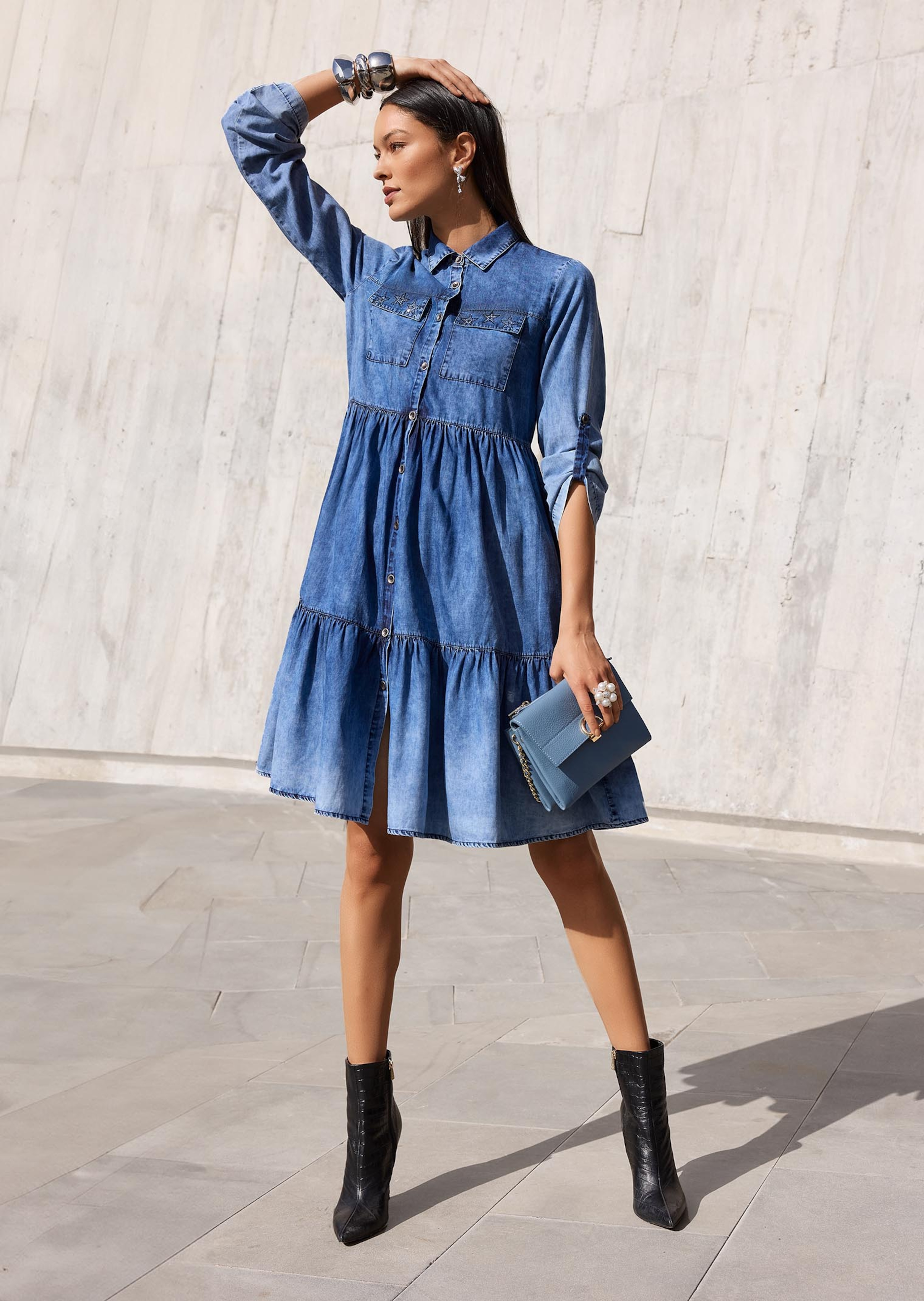 Jeanskleid mit Stufenrock