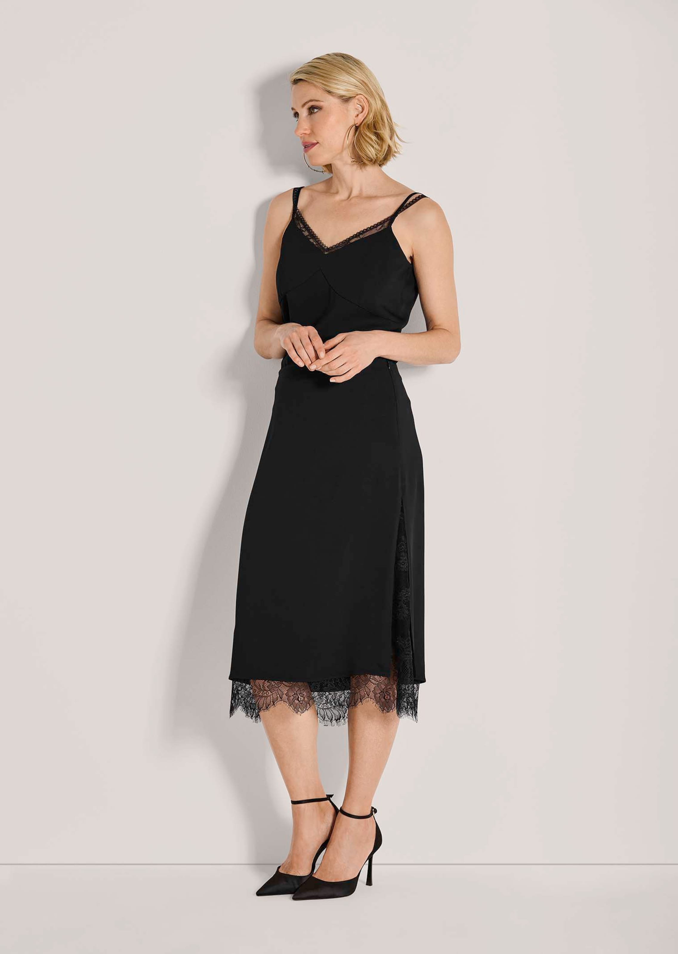 Skirt with lace detailing thumbnail 3