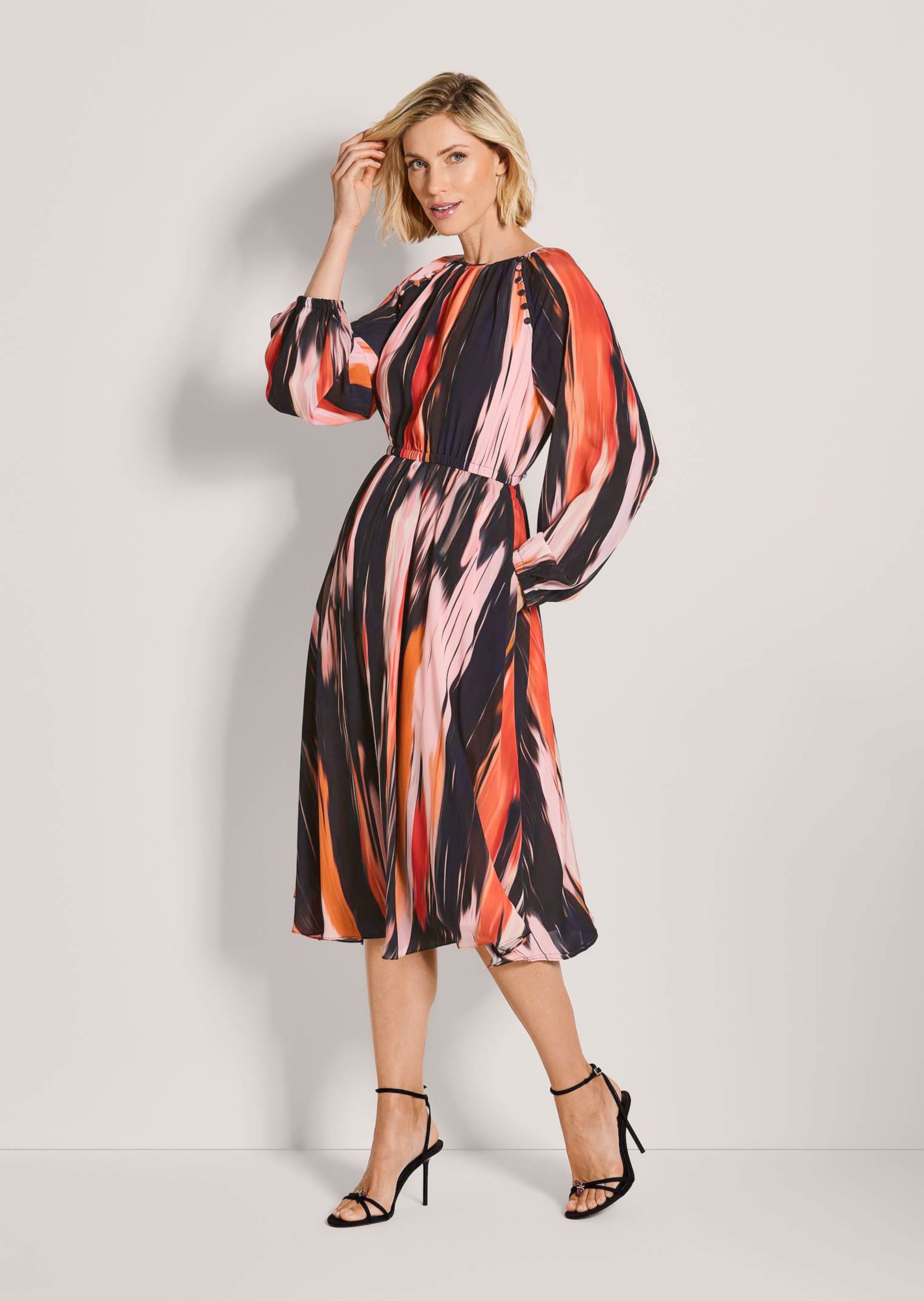 Tailliertes Midi-Kleid