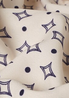 Druckbluse aus fließendem Material thumbnail 5