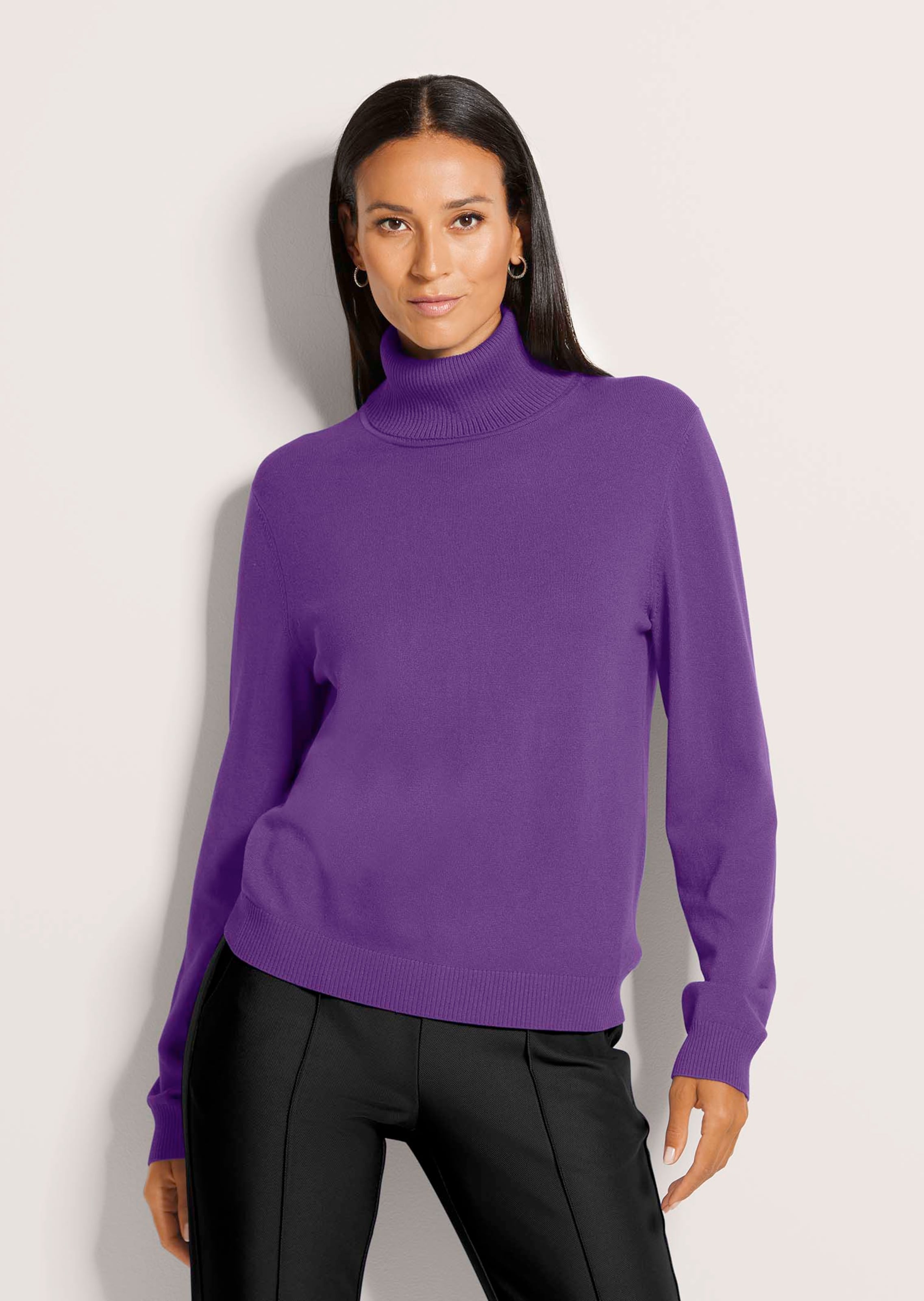 Figurnaher Feinstrickpullover