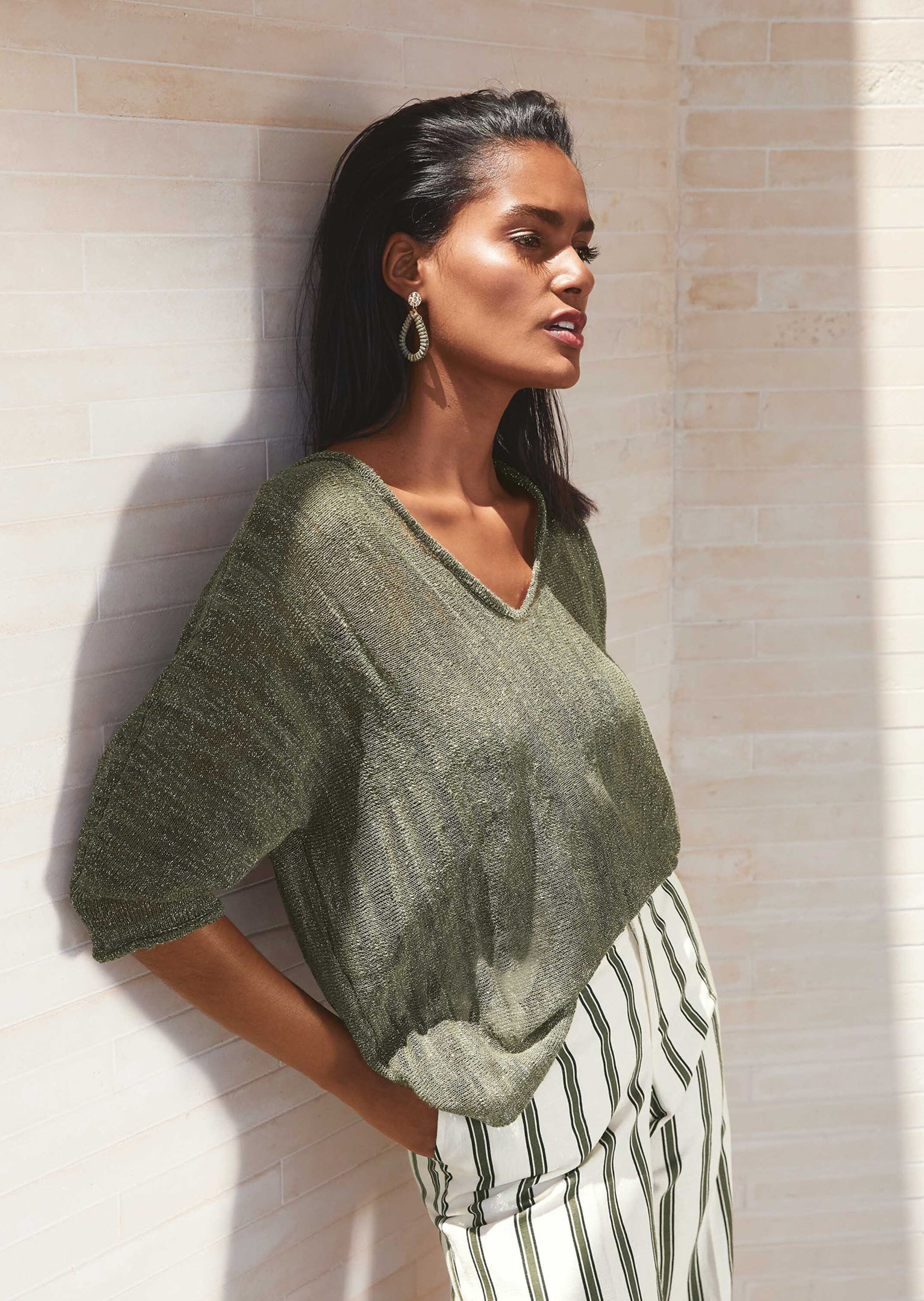 Leichter Sommerpullover mit Glanz
